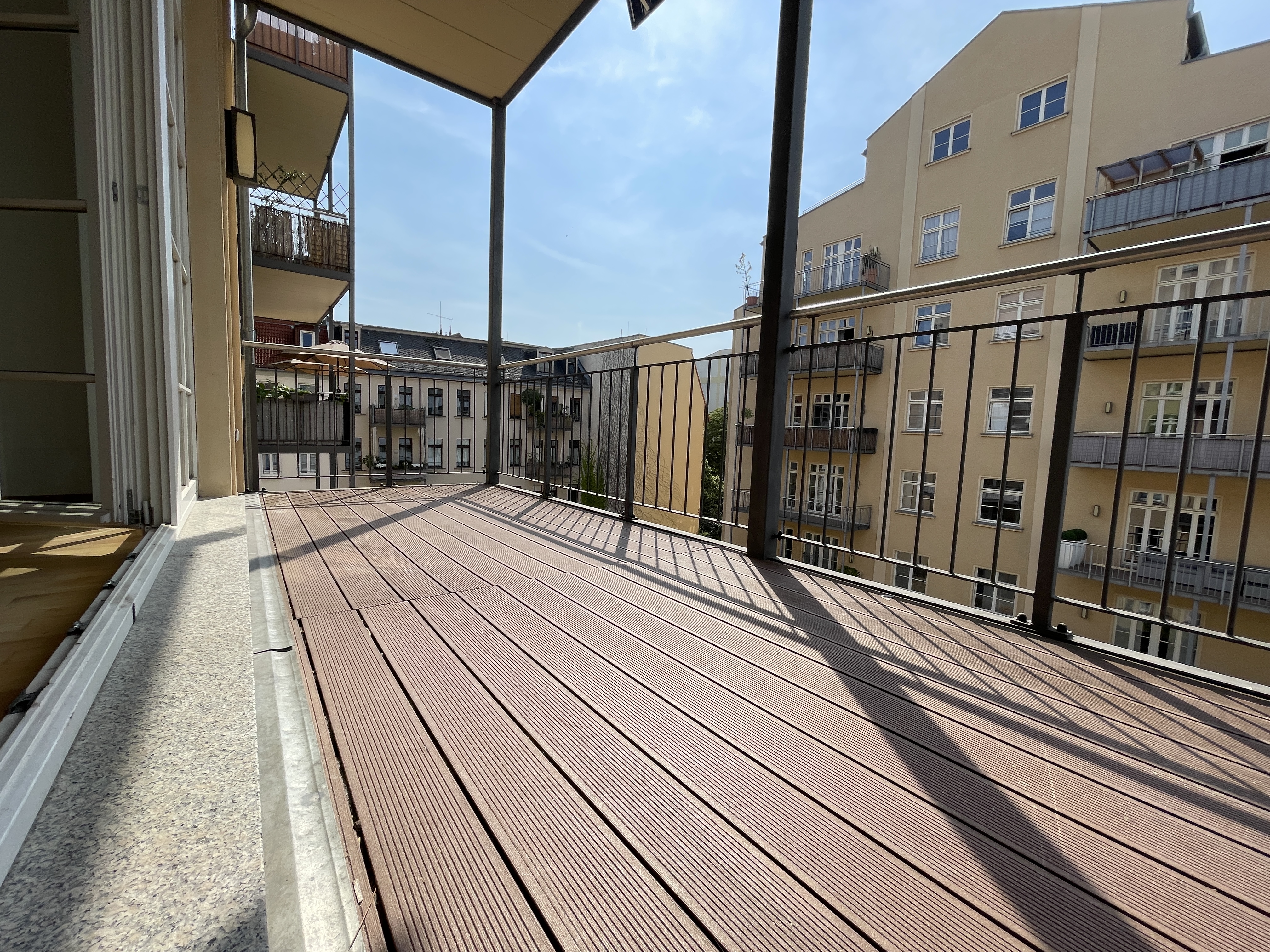 Bezugsfrei: 5 -Zimmer-Wohnung mit Balkon, TG-Stellplatz und Lift in Zentrumslage!