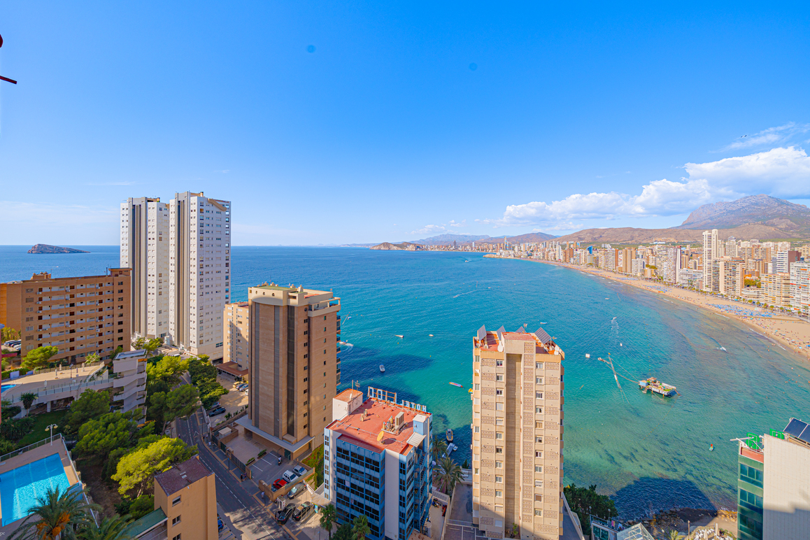 Cozy apartment for rent with spectacular views of the sea and the Benidorm skyline