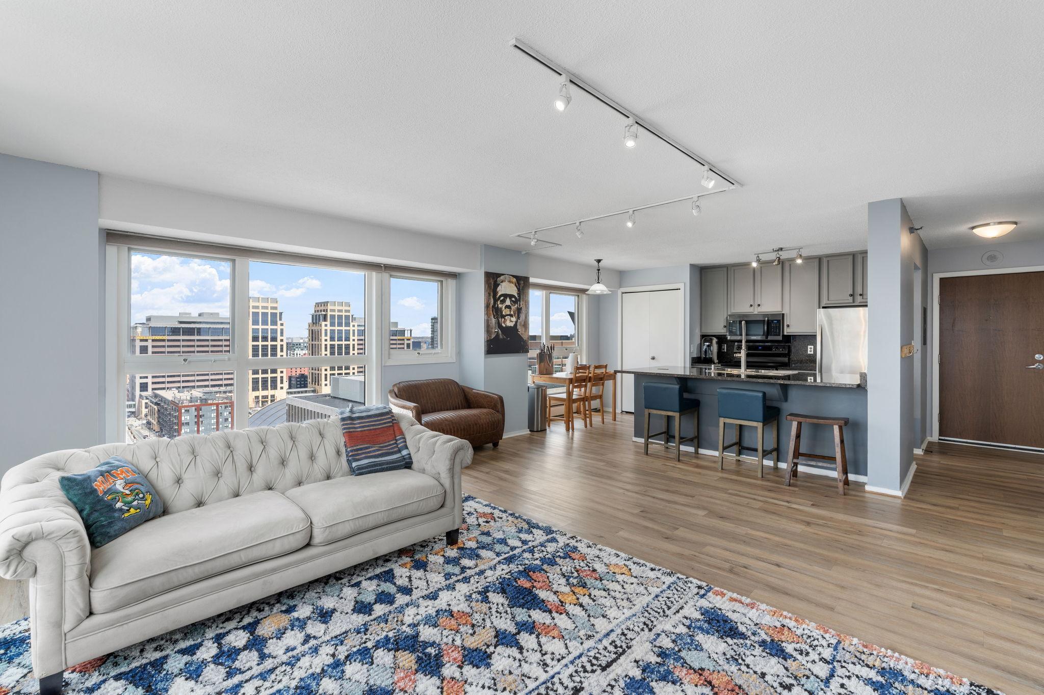 Modern Urban Comfort in the Heart of Minneapolis