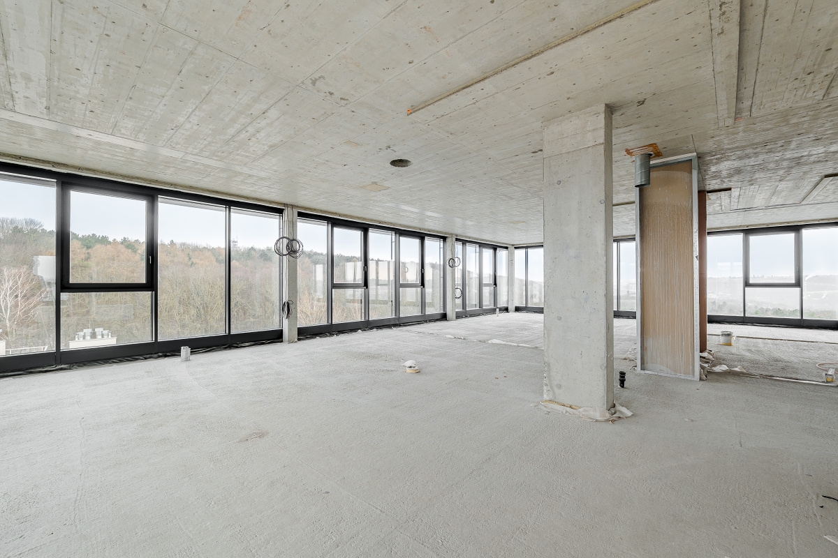 Prodej atypického penthousu ve stavu Shell&Core s výhledem na panorama Prahy