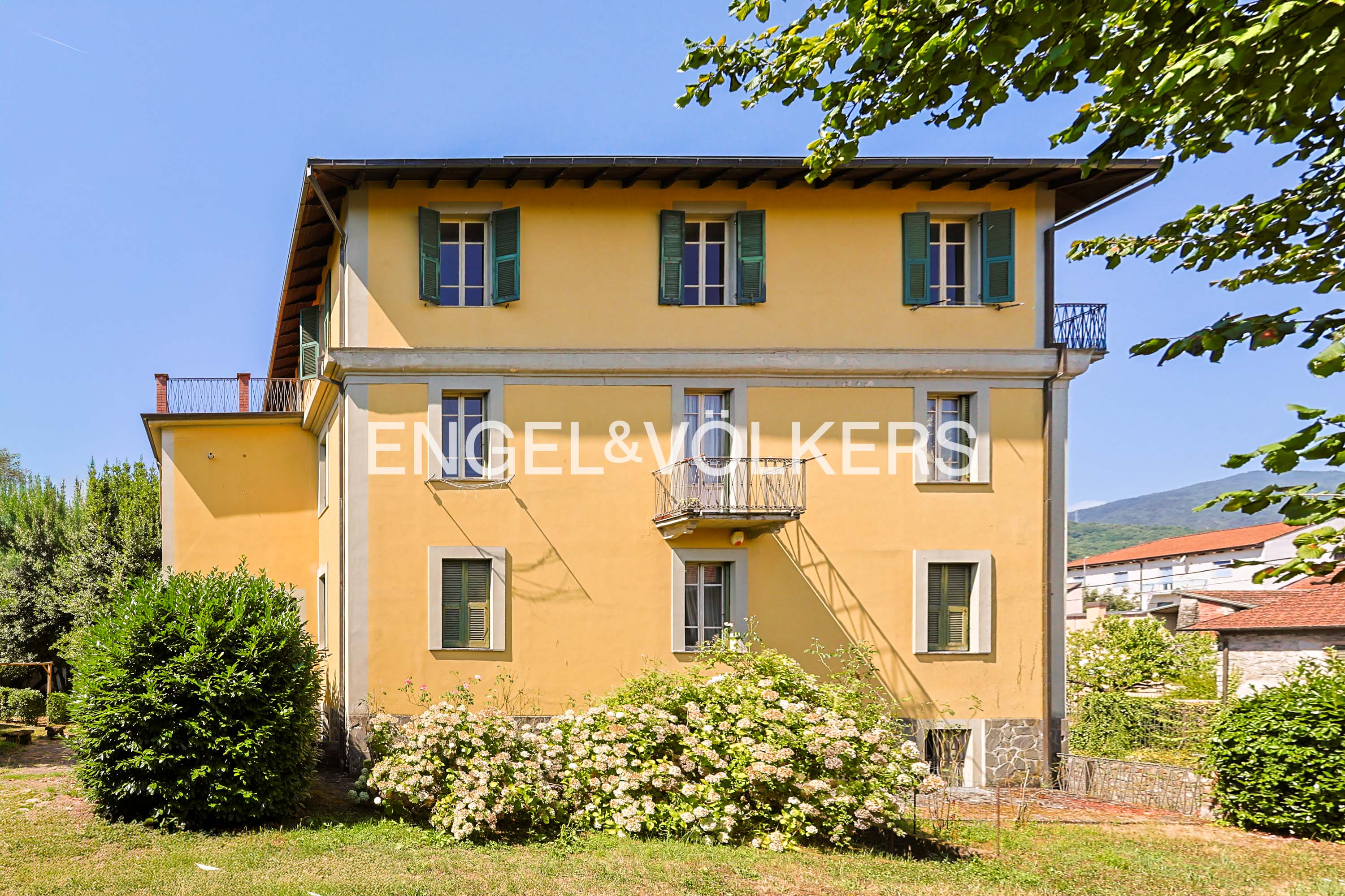 Italienische Jugendstilvilla mit großem Garten im Herzen der Lunigiana