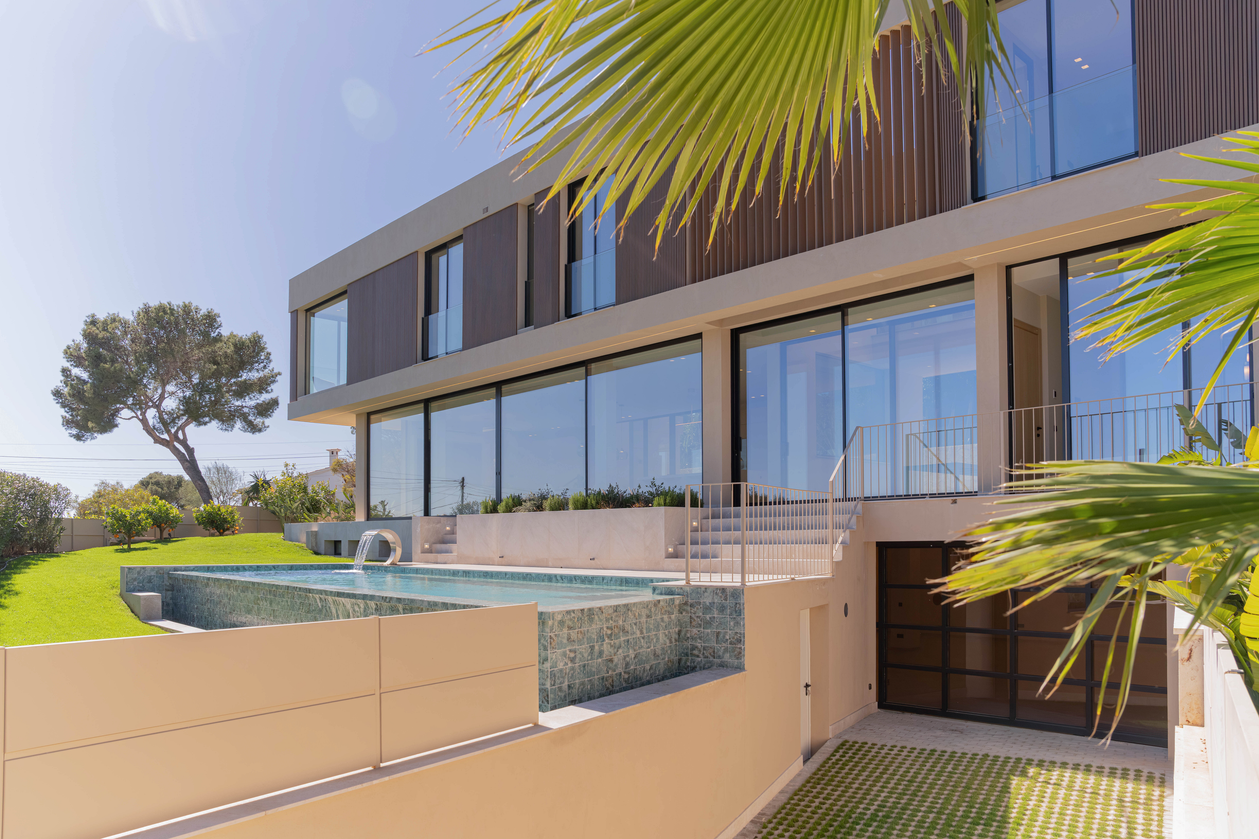 Amazing new villa with sea views