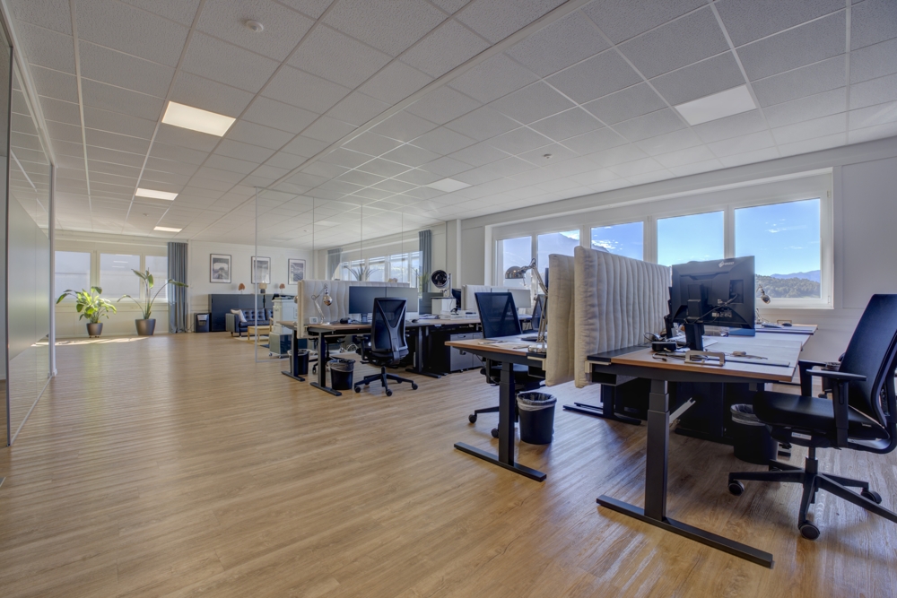 Moderne Bürofläche mit Küche & Sitzungszimmer