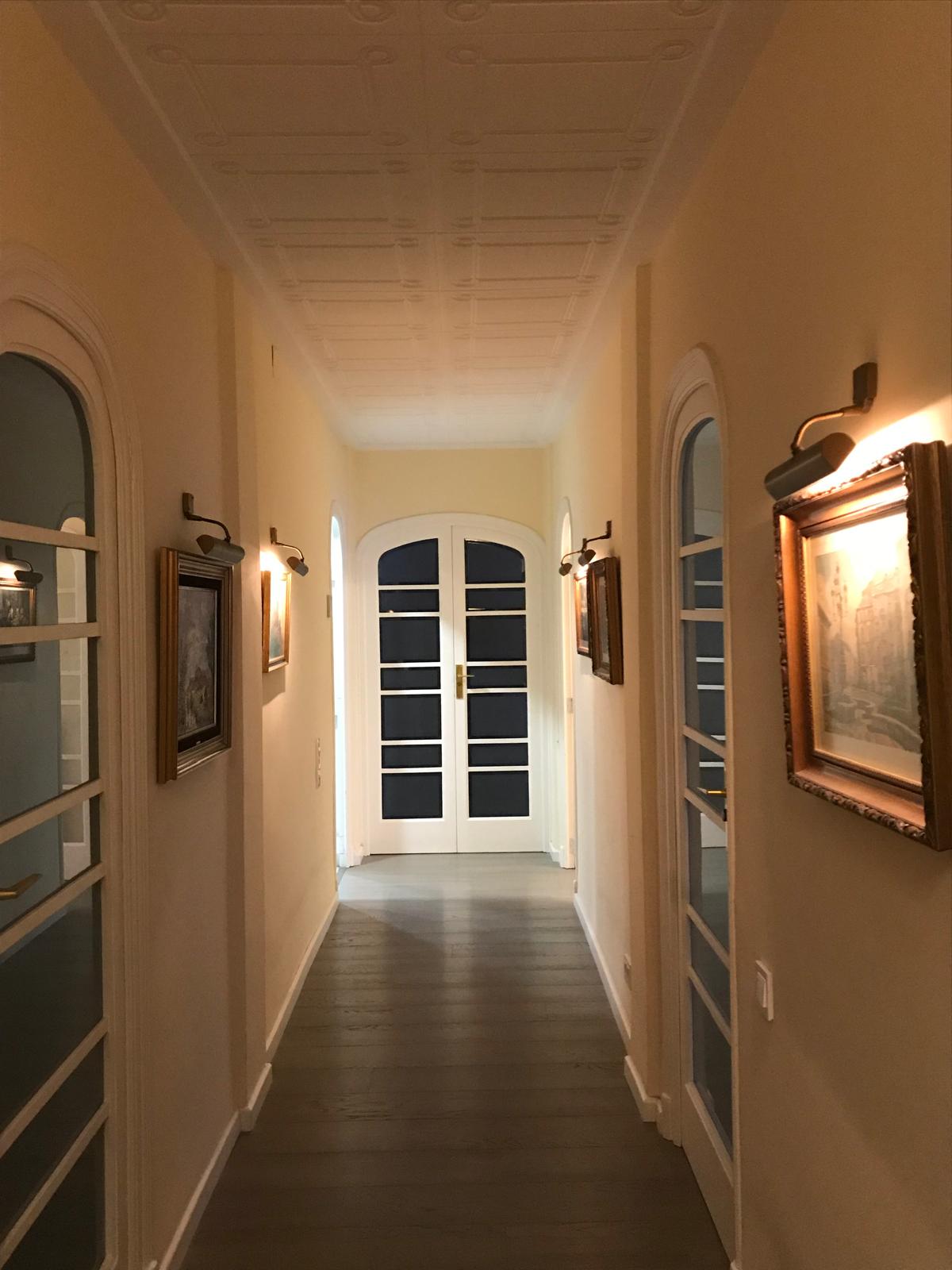Descubra un señorial apartamento de 344 m² en el centro de València: 6 dormitorios, luz y amplitud excepcionales, encanto clásico y gran potencial de diseño a medida.