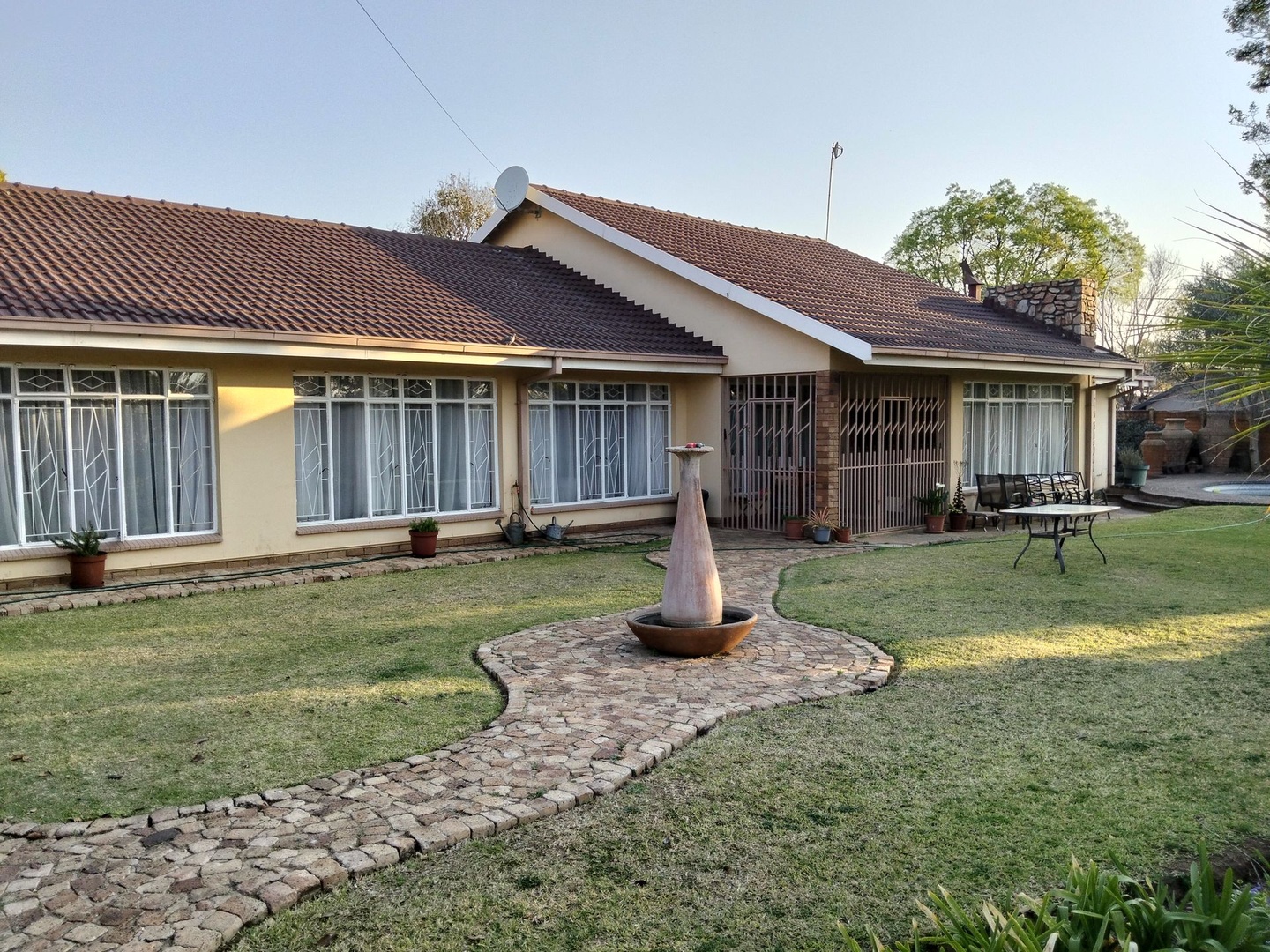 Spacious Family Home With Flatlet In Grimbeeck Park