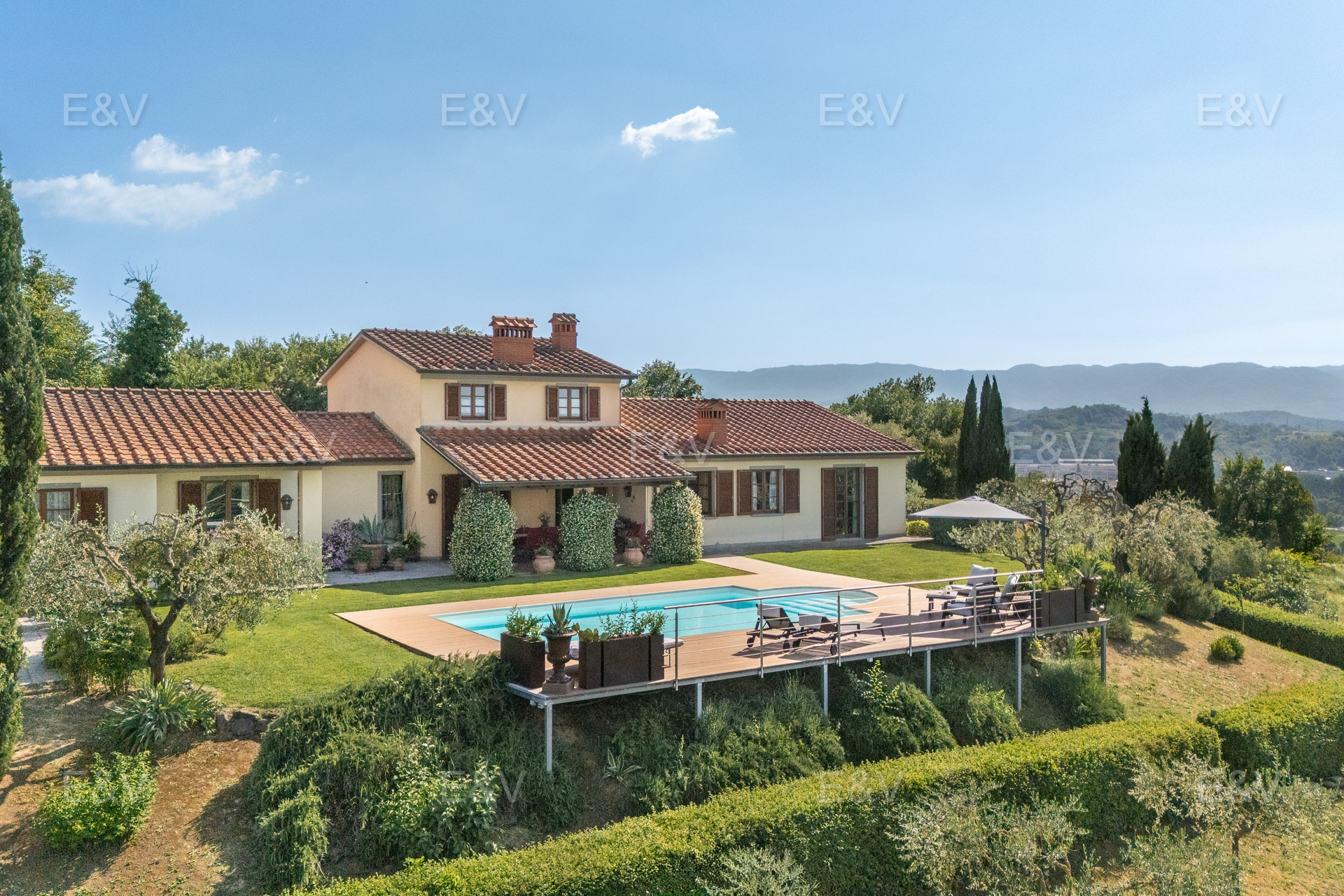 Villa panoramica affacciata sulle Balze e Pratomagno
