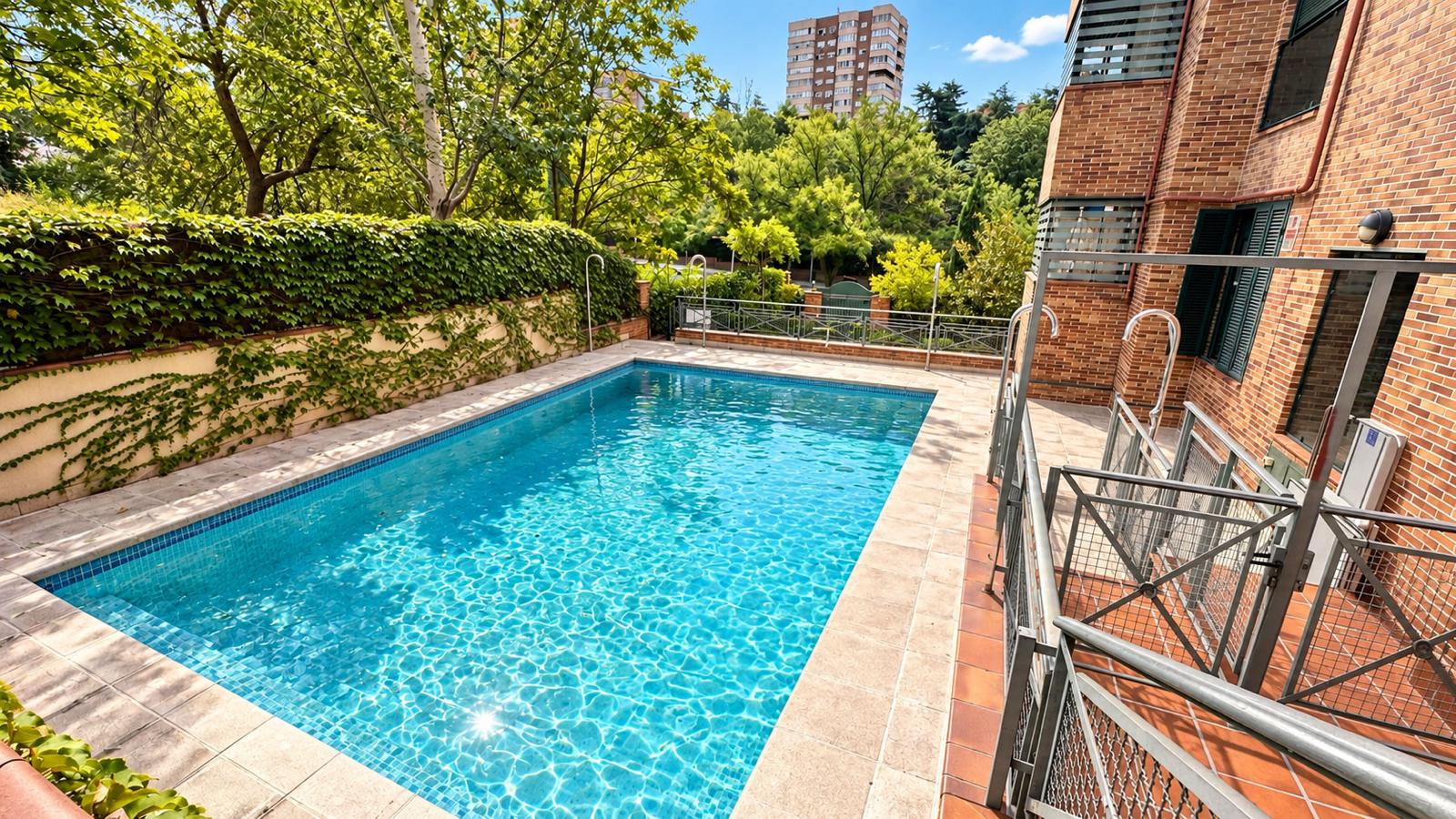 Bright furnished duplex penthouse with a large terrace and pool!!!