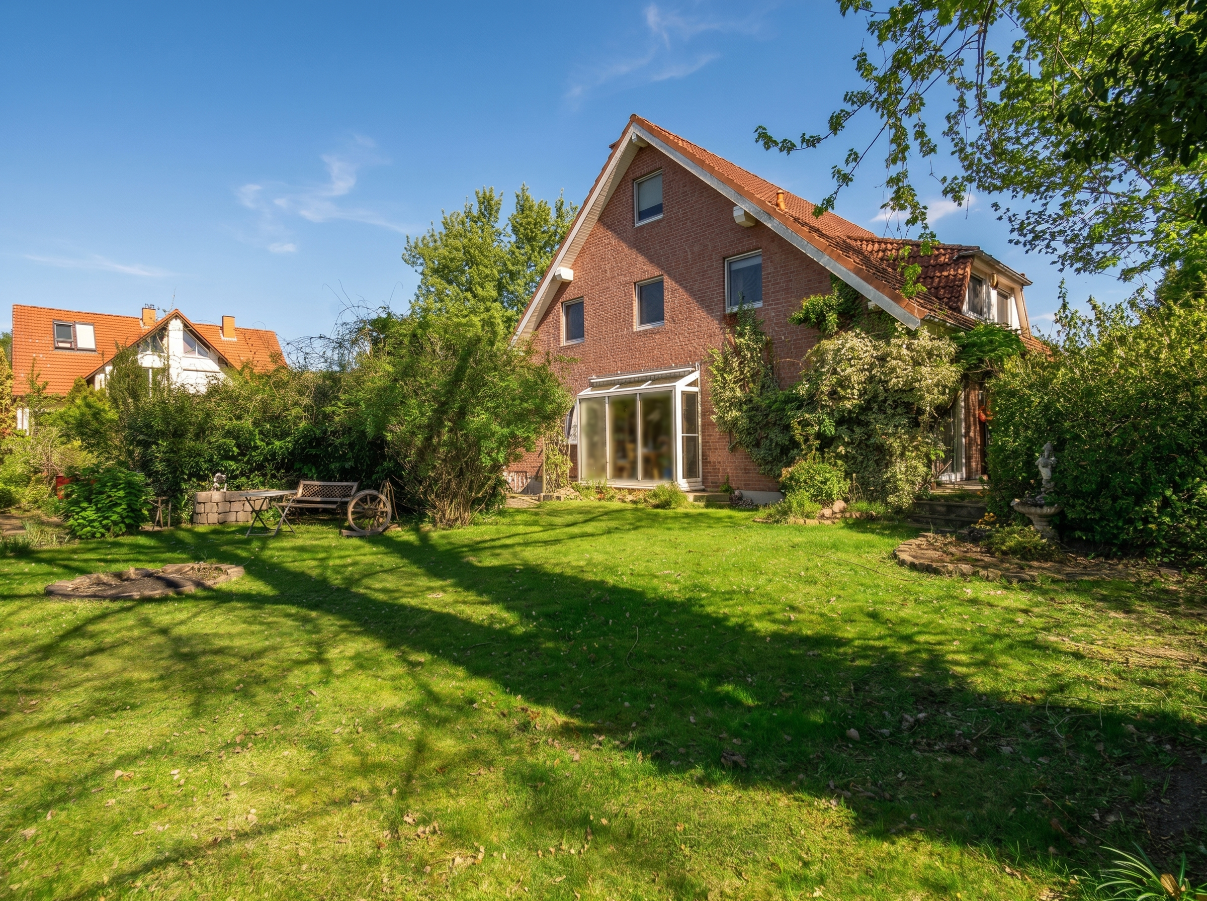 Family-friendly semi-detached house on a beautiful sunny plot – rented –