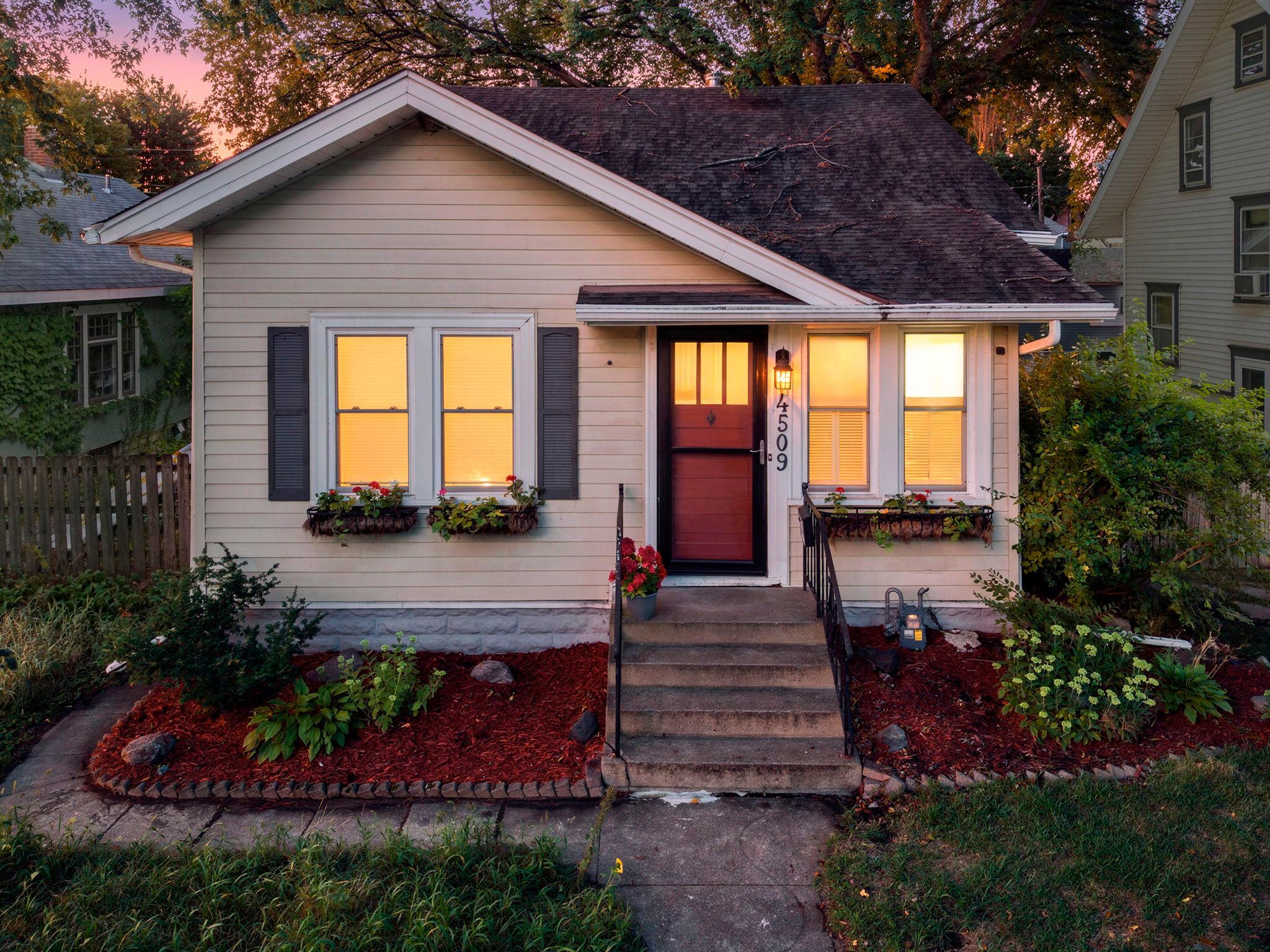 Experience Updated 1920s Character in Southwest Minneapolis