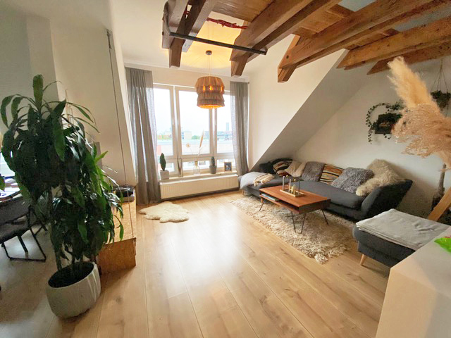 Attraktive Dachgeschosswohnung mit Dachterrasse in zentraler Lage von Harburg!