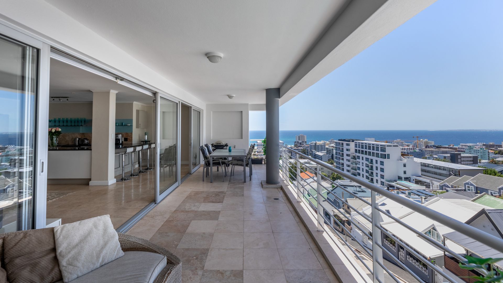 Exceptional Views & Space in an Elevated Sea Point Cul-de-Sac