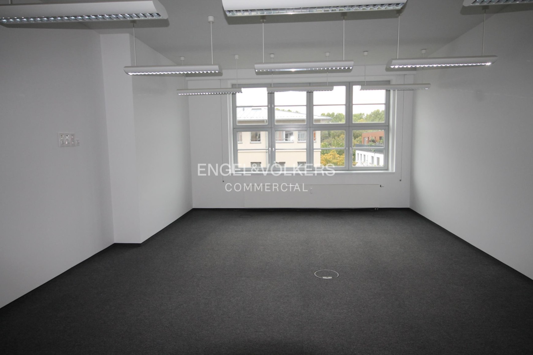 Helles Büro sucht Mieter