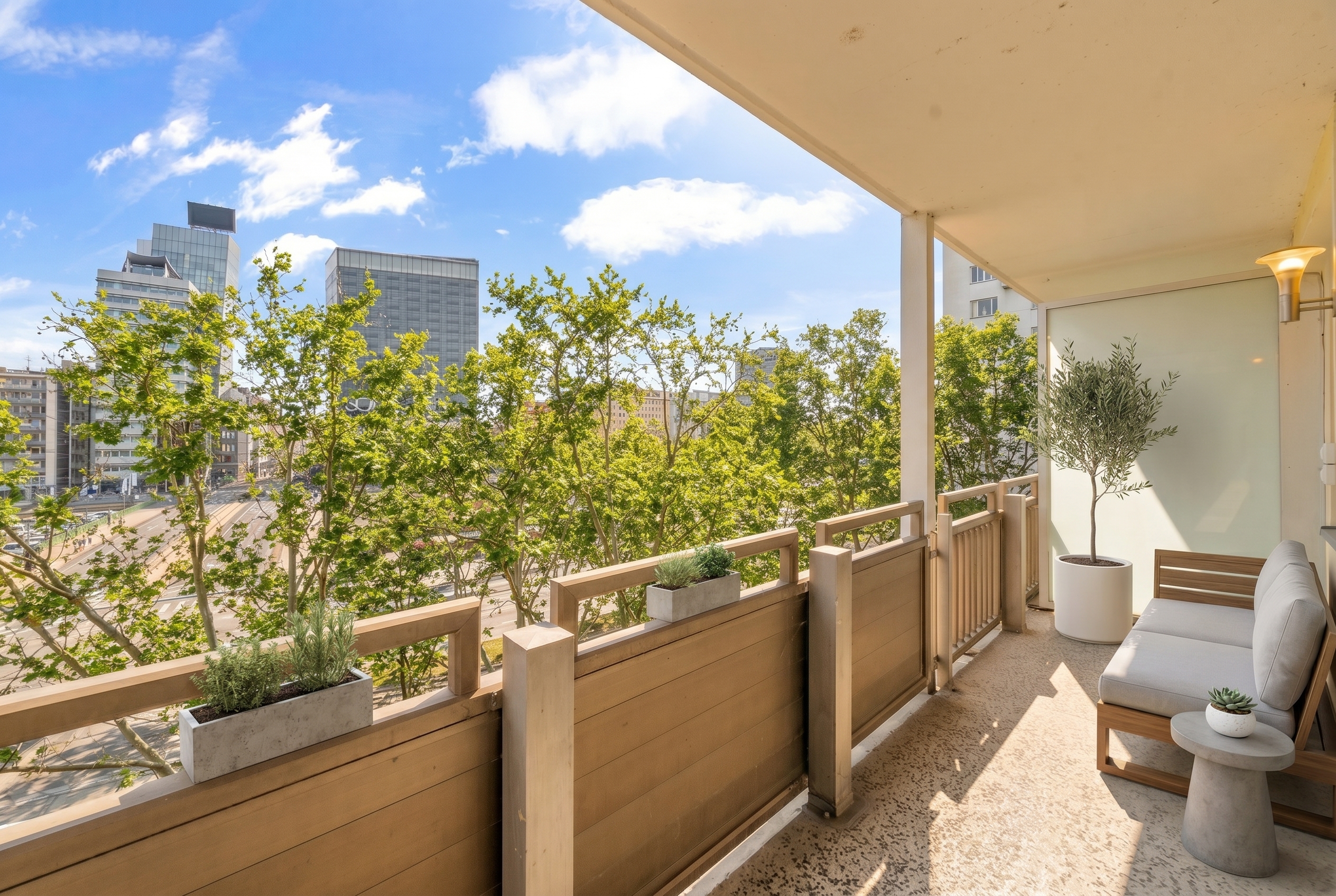 City Apartment with Loggia and Danube Canal View