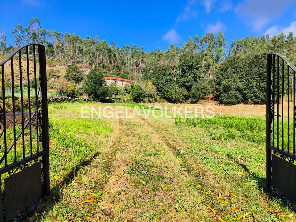 Casa rural para reformar con parcela de 4.000 m en Cotobade