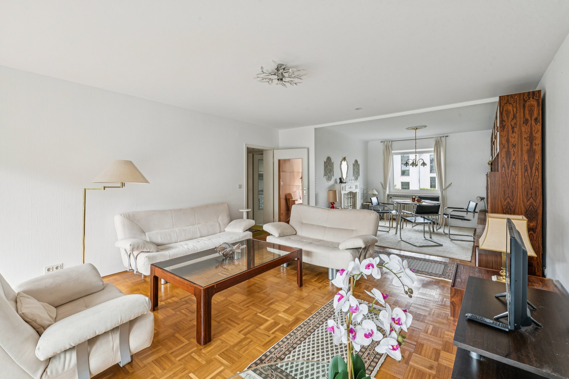Exklusive Chance direkt am Rande des Maasgrunds: Großzügige 2-Zimmer-Wohnung mit Balkon