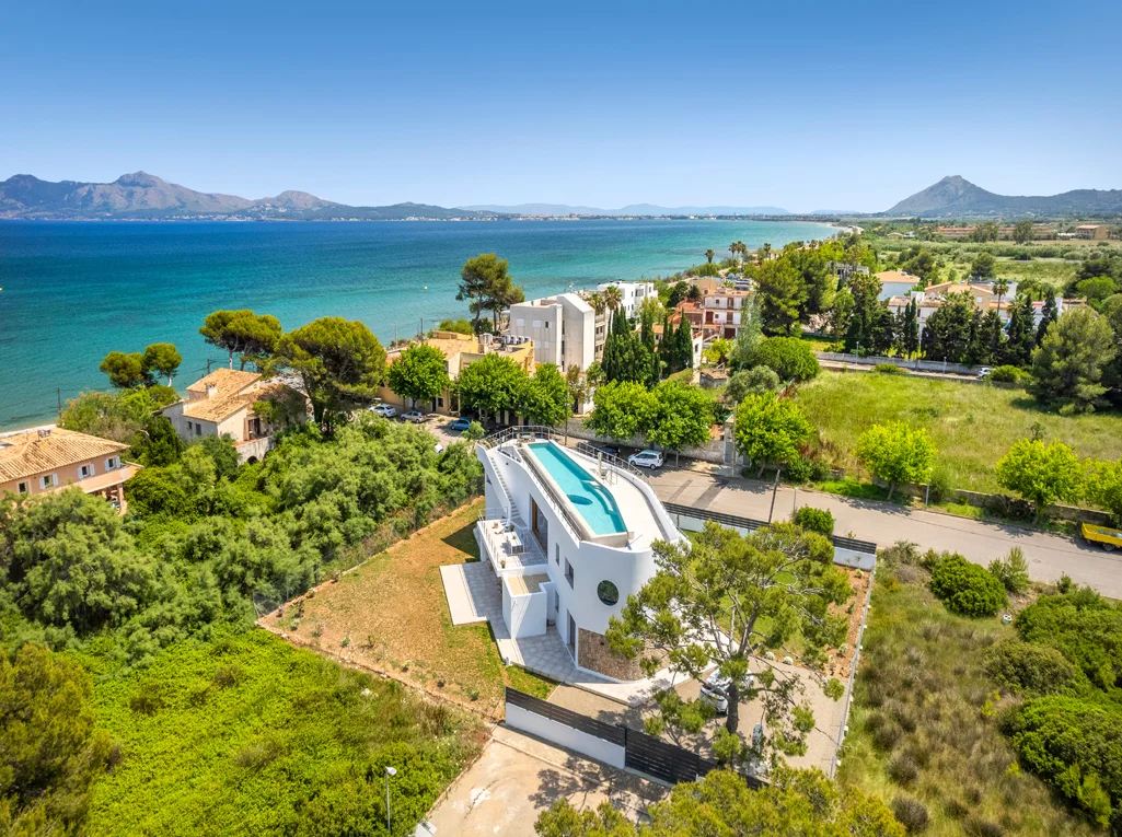 Excepcional villa de diseño con vistas al mar en Puerto Pollensa