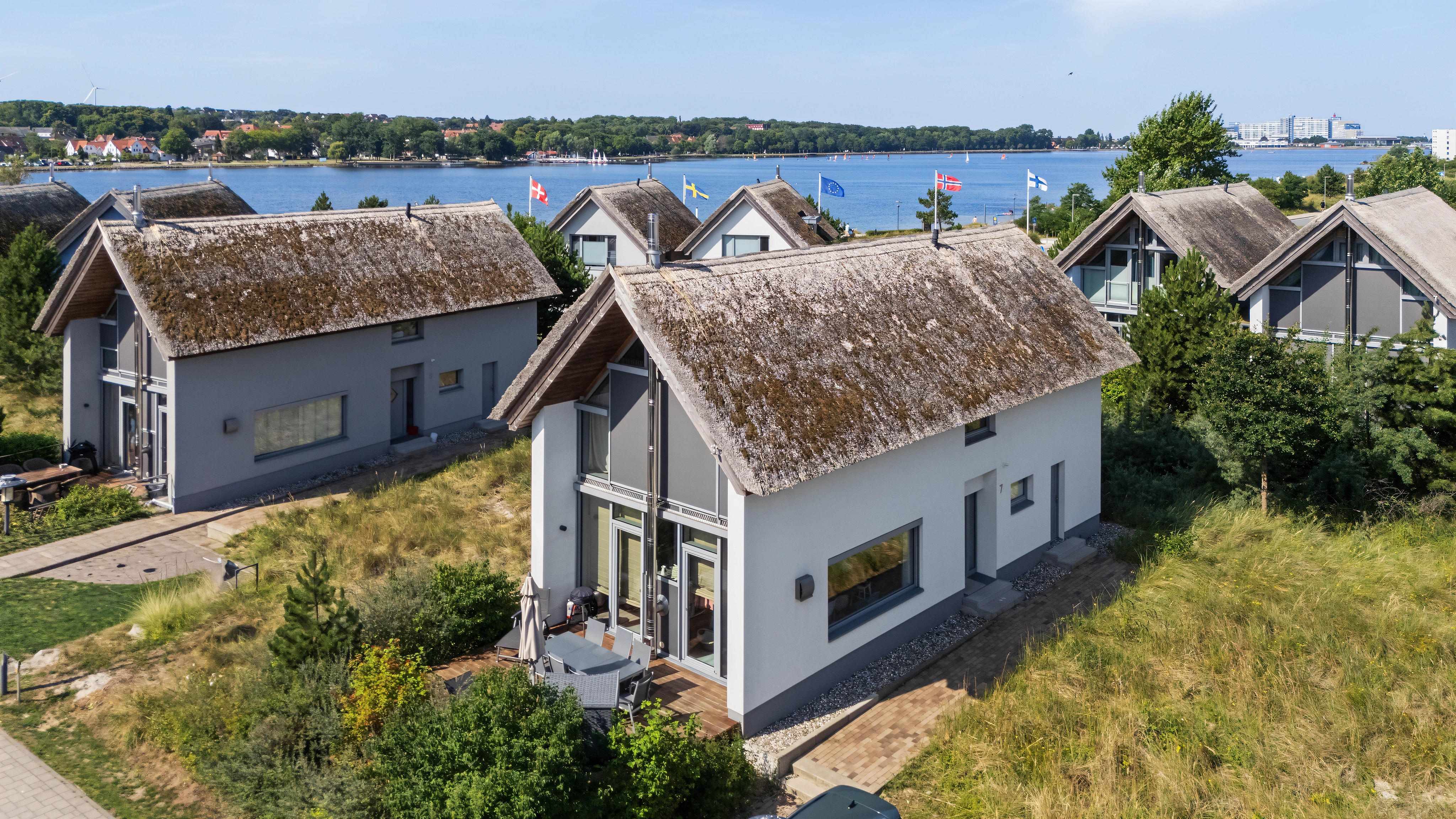 Exklusives Reetdachhaus in der Marina Heiligenhafen – 3 Schlafzimmer, Sauna & Kamin und eine Lage, wie sie nur selten am Markt zu finden ist