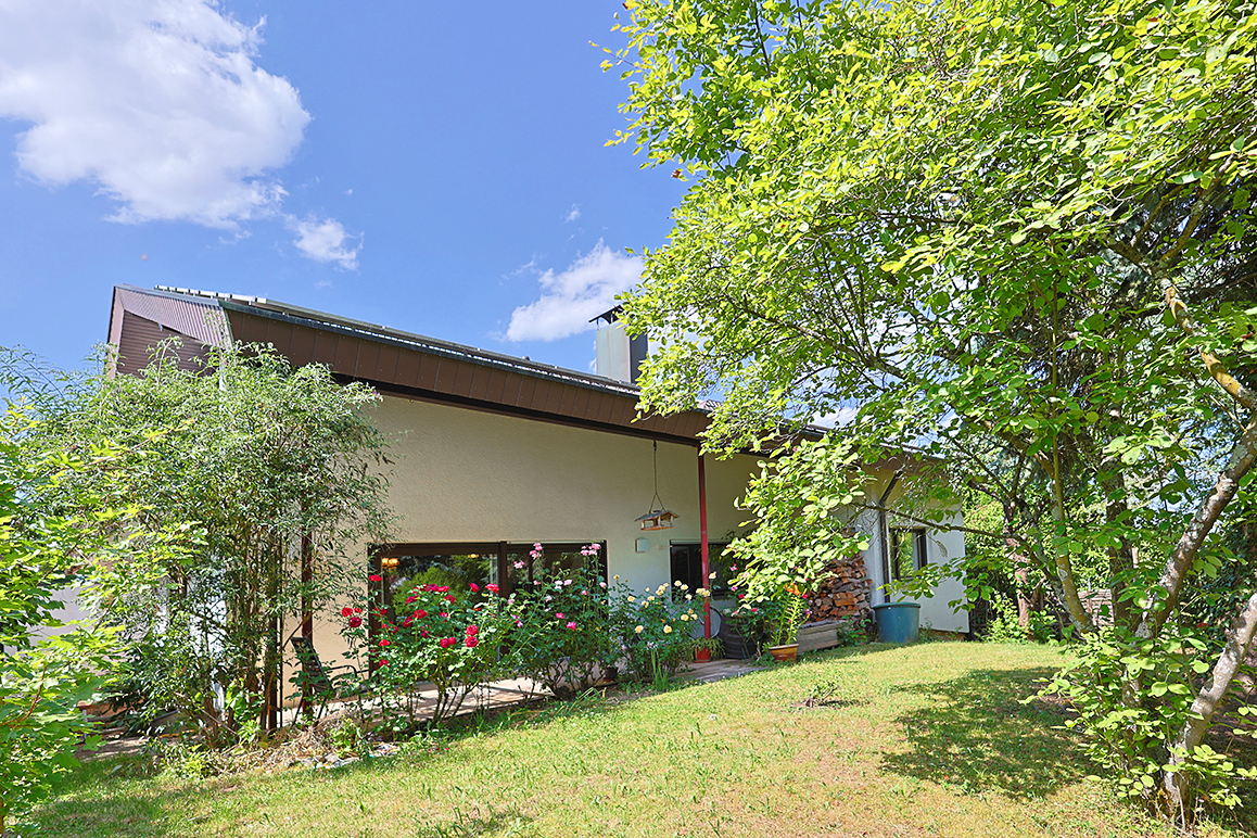 Großzügiges Wohnhaus mit Gartenidylle und vielseitigem Nutzungspotenzial
