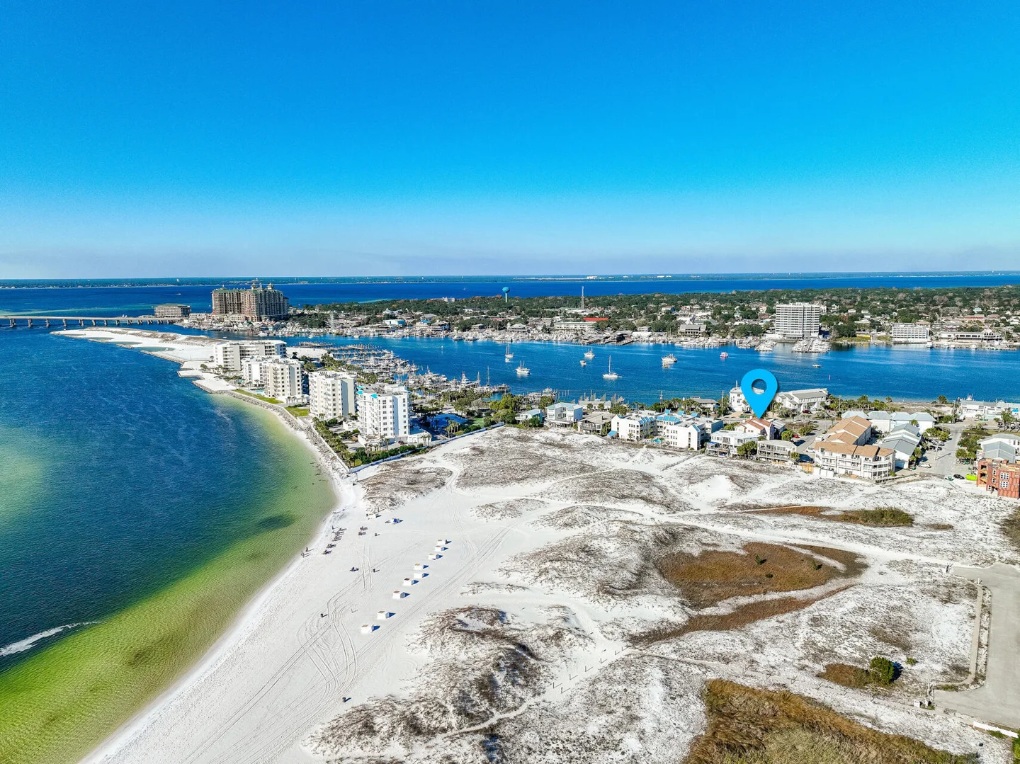 Townhome Ideally Situated Between The Harbor And The Gulf