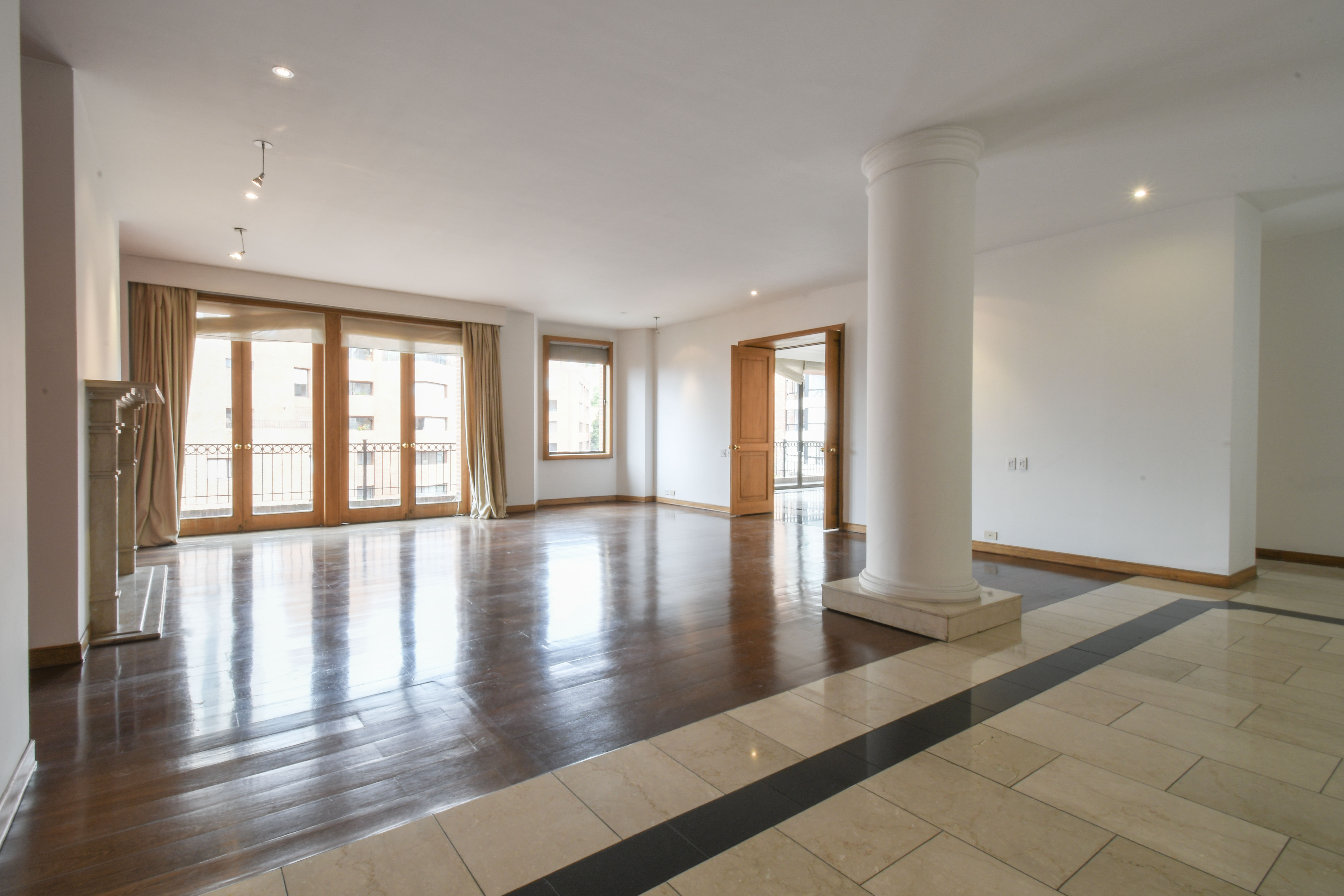 Penthouse con balcones y vista para venta en Rosales bajo