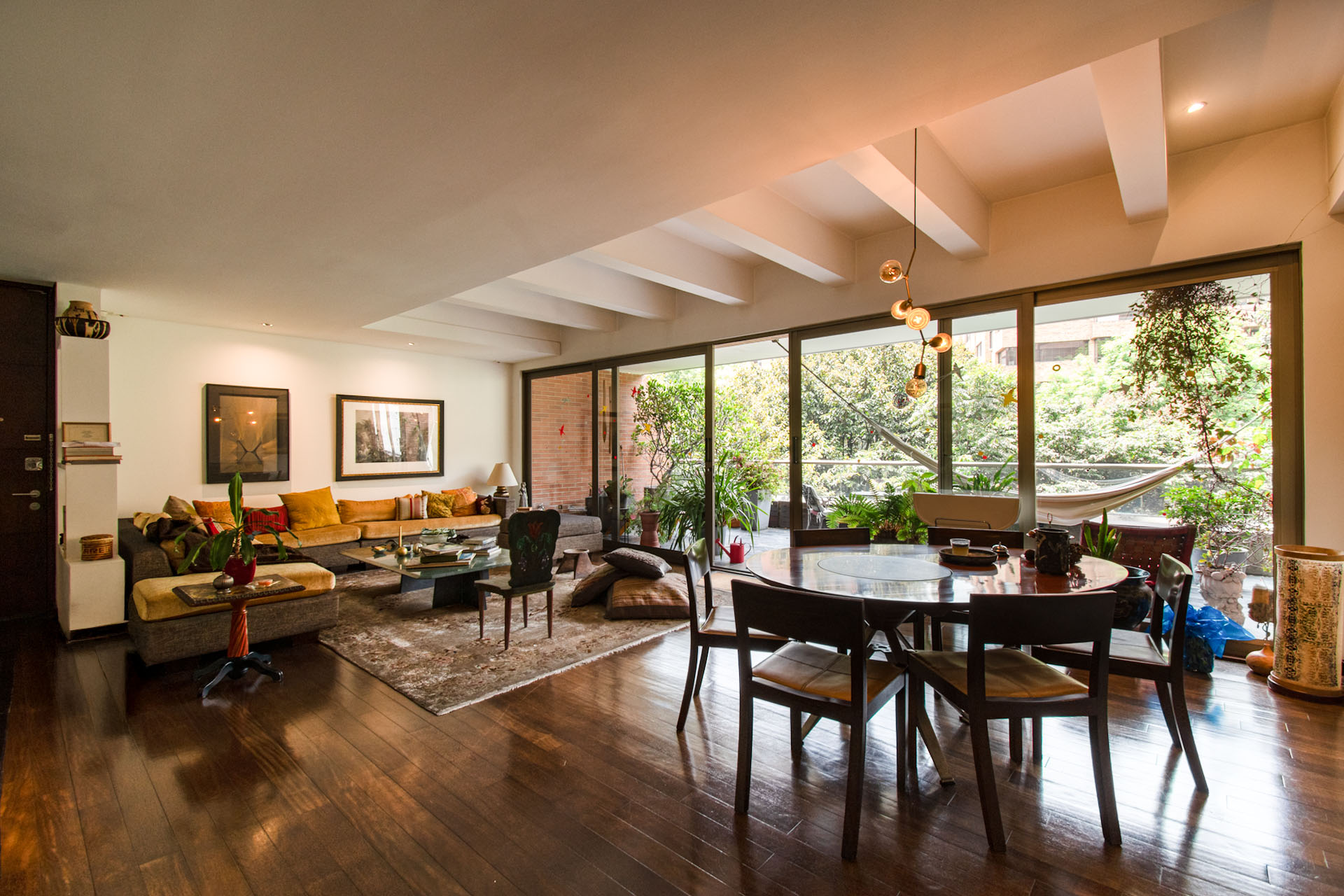 Apartamento con terrazas y clubhouse para arriendo en Rosales