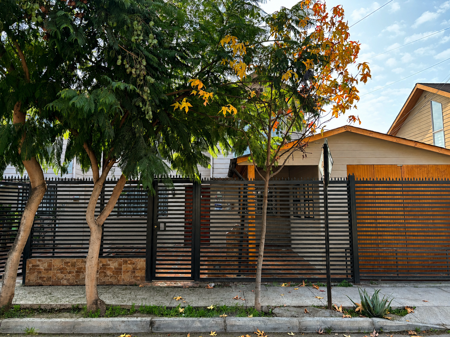 Venta Casa con Ascensor y opción de Local Comercial
