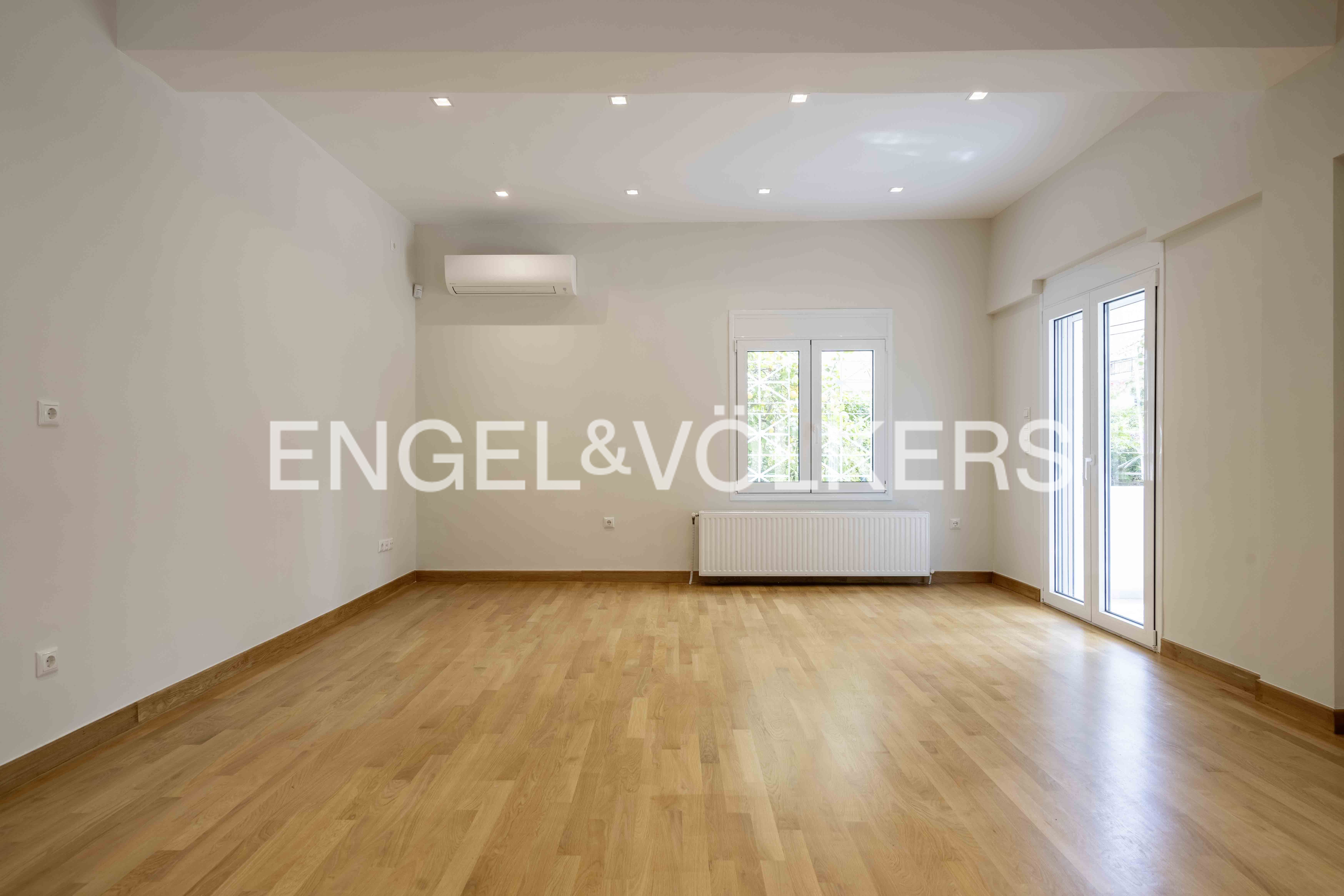 Fully renovated ground floor apartment in a Familly house of three floors