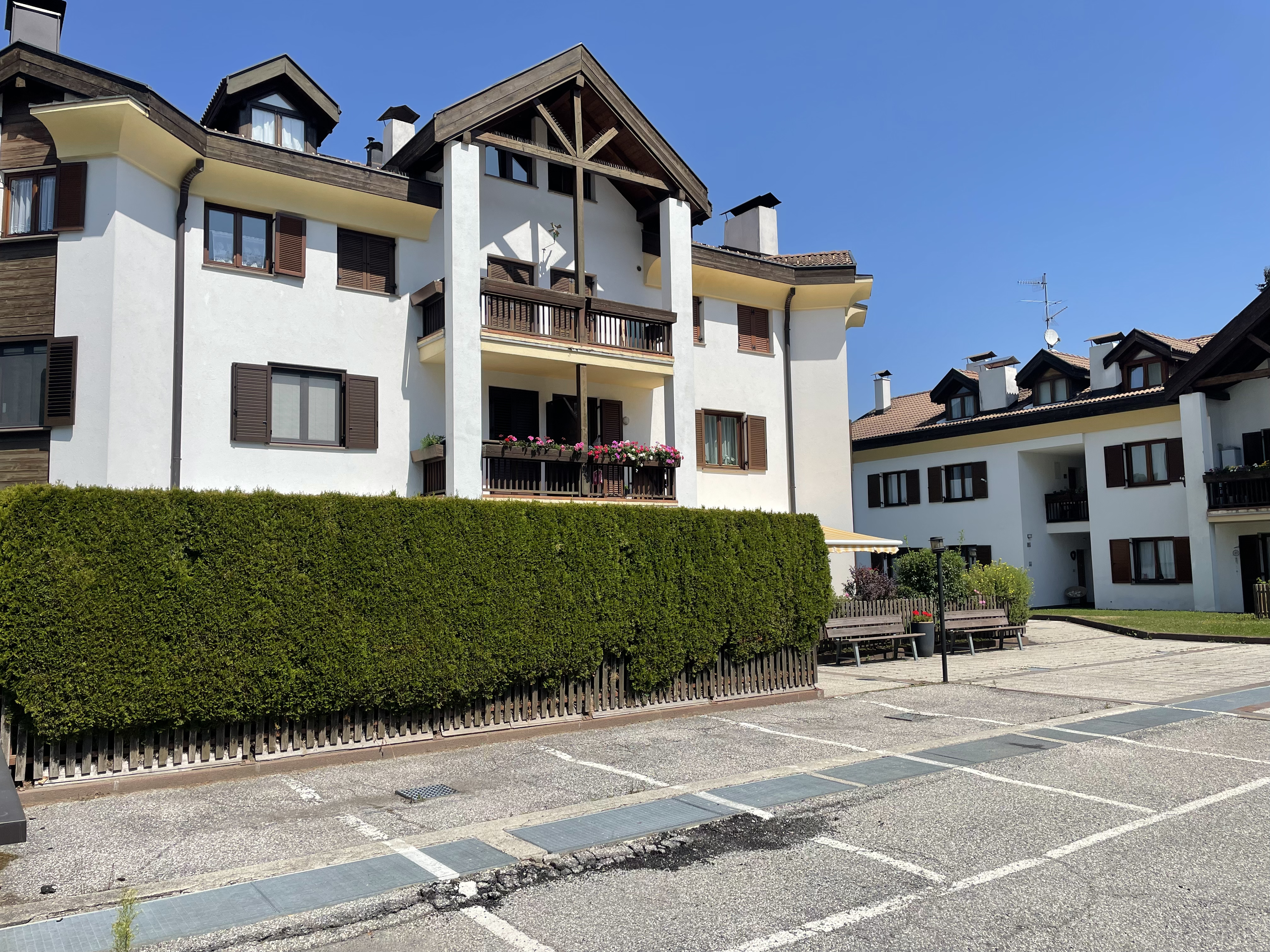 Spacious duplex apartment with garden