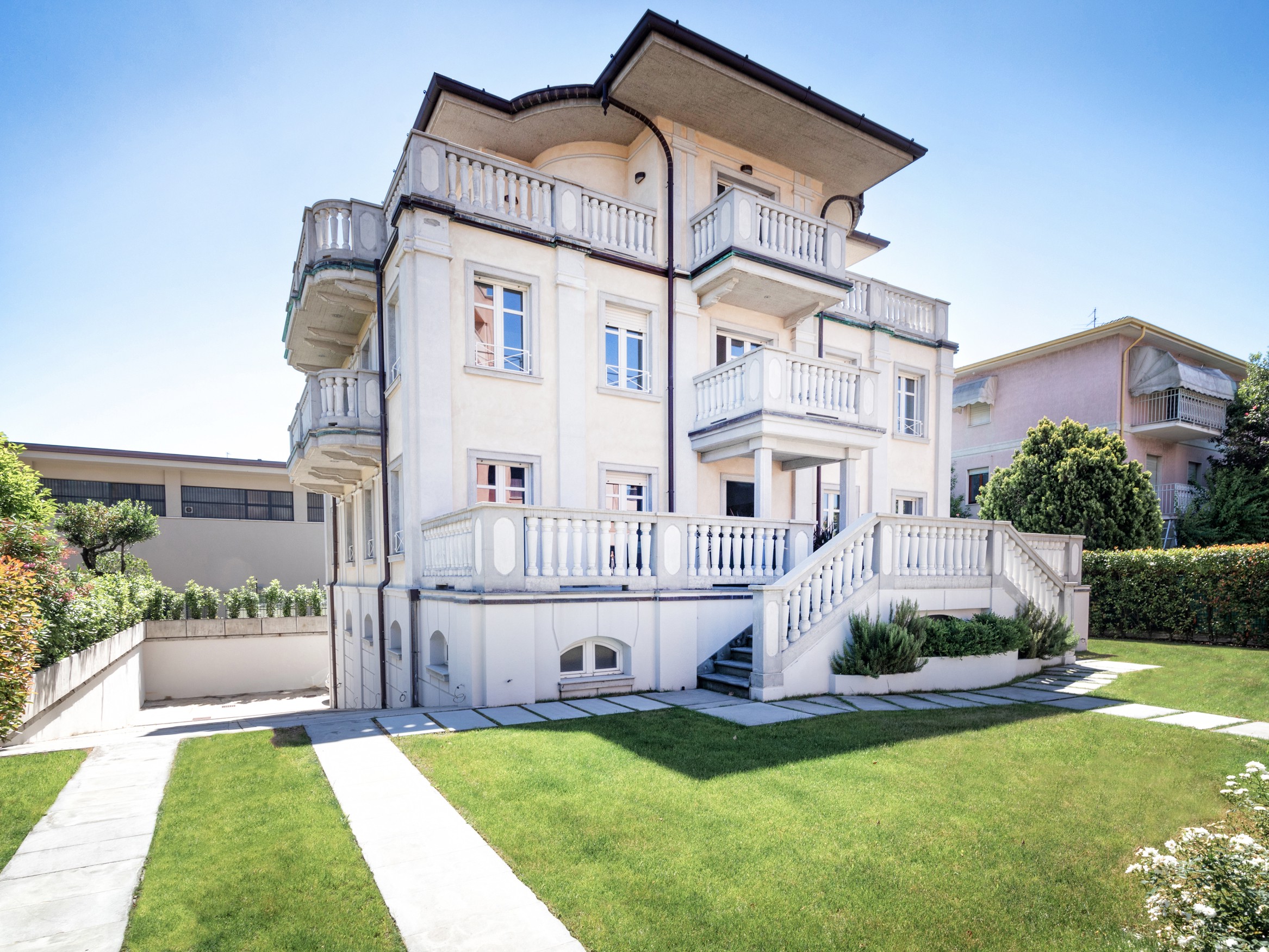 Esclusiva villa di rappresentanza con terrazze
