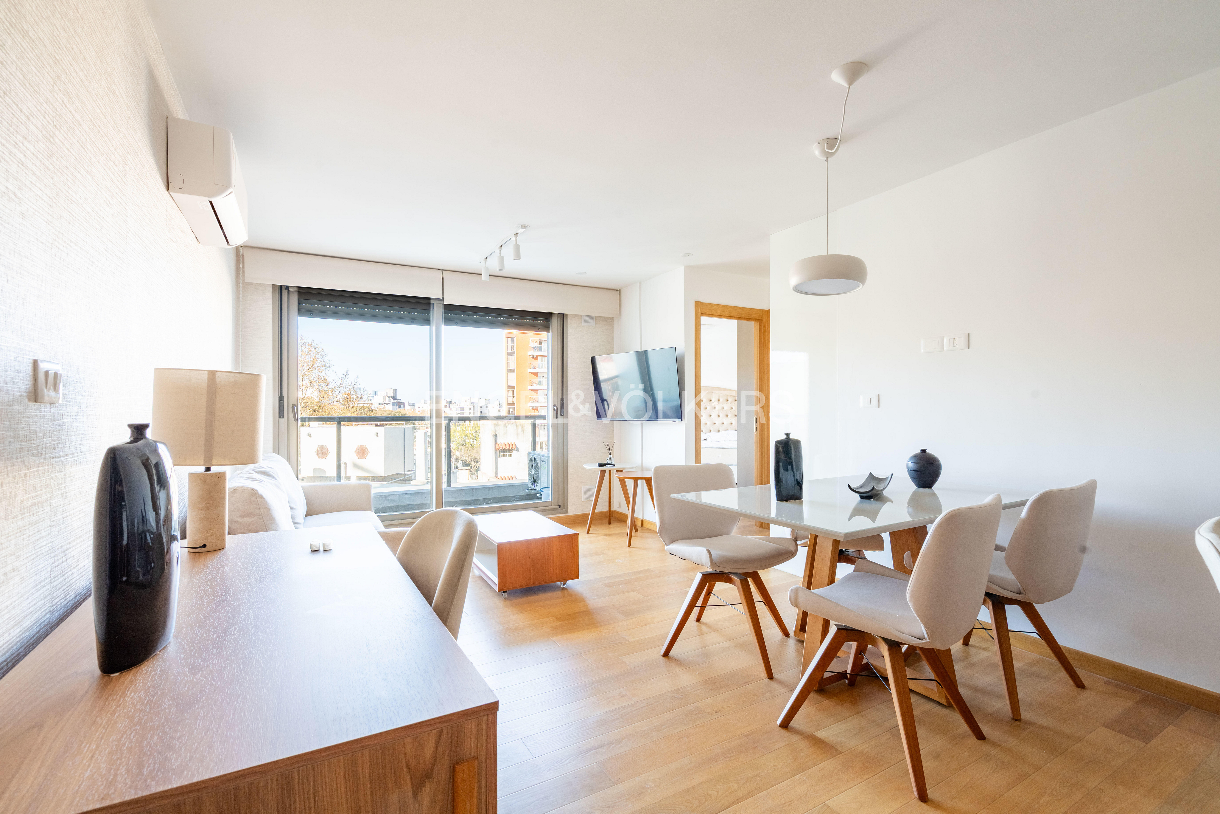 Alquiler de Moderno y Luminoso Apartamento de 1 Dormitorio, Equipado y Amoblado, en excelente punto de Punta Carretas