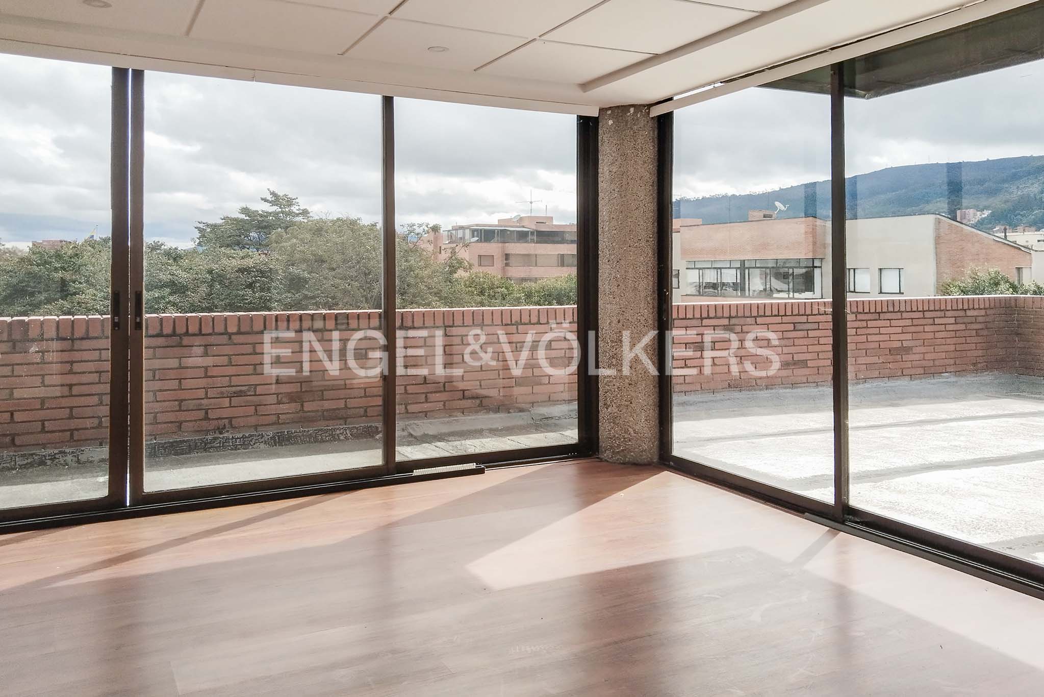 Vendo dúplex comercial de 276 m² cerca a Unicentro / Venta