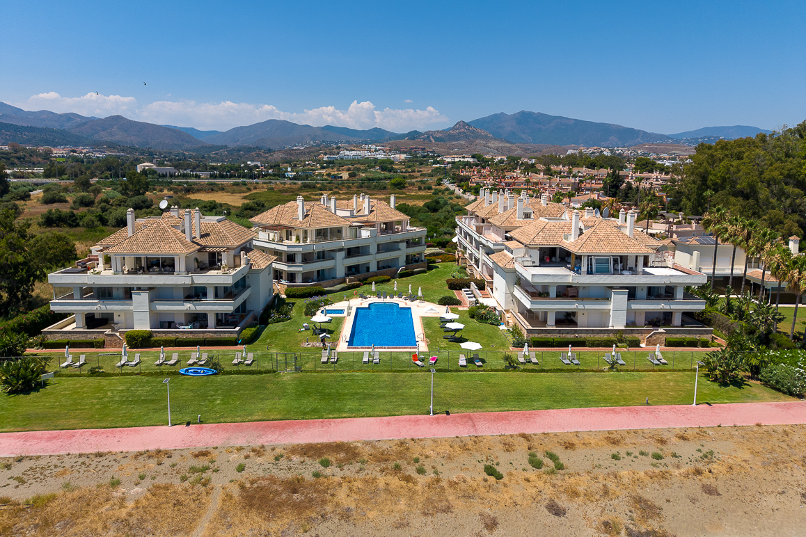 3-bedroom duplex penthouse with vast terraces on the beachfront