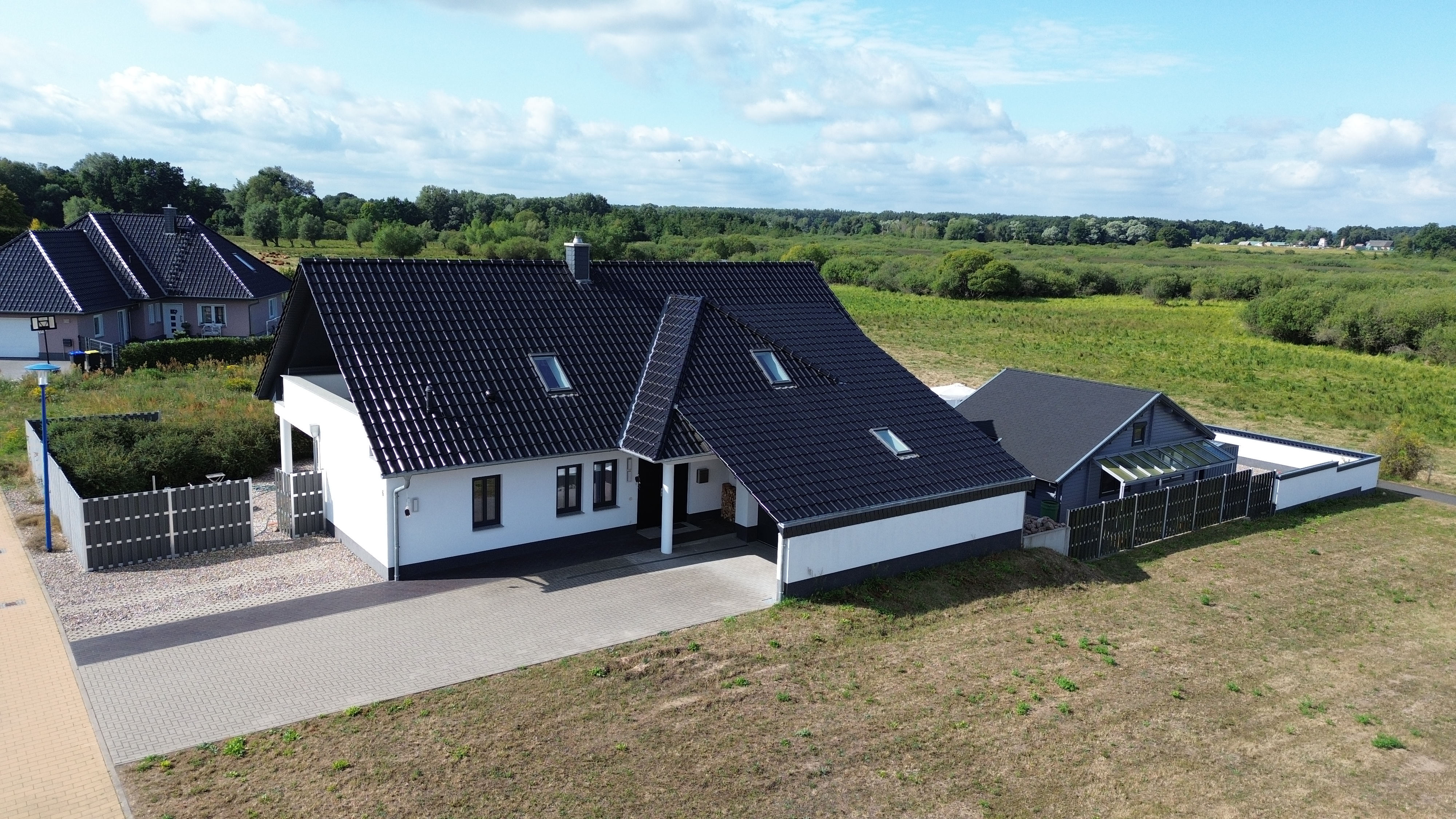 Wohnkomfort trifft Natur – Stilvolles Anwesen nahe der Müritz