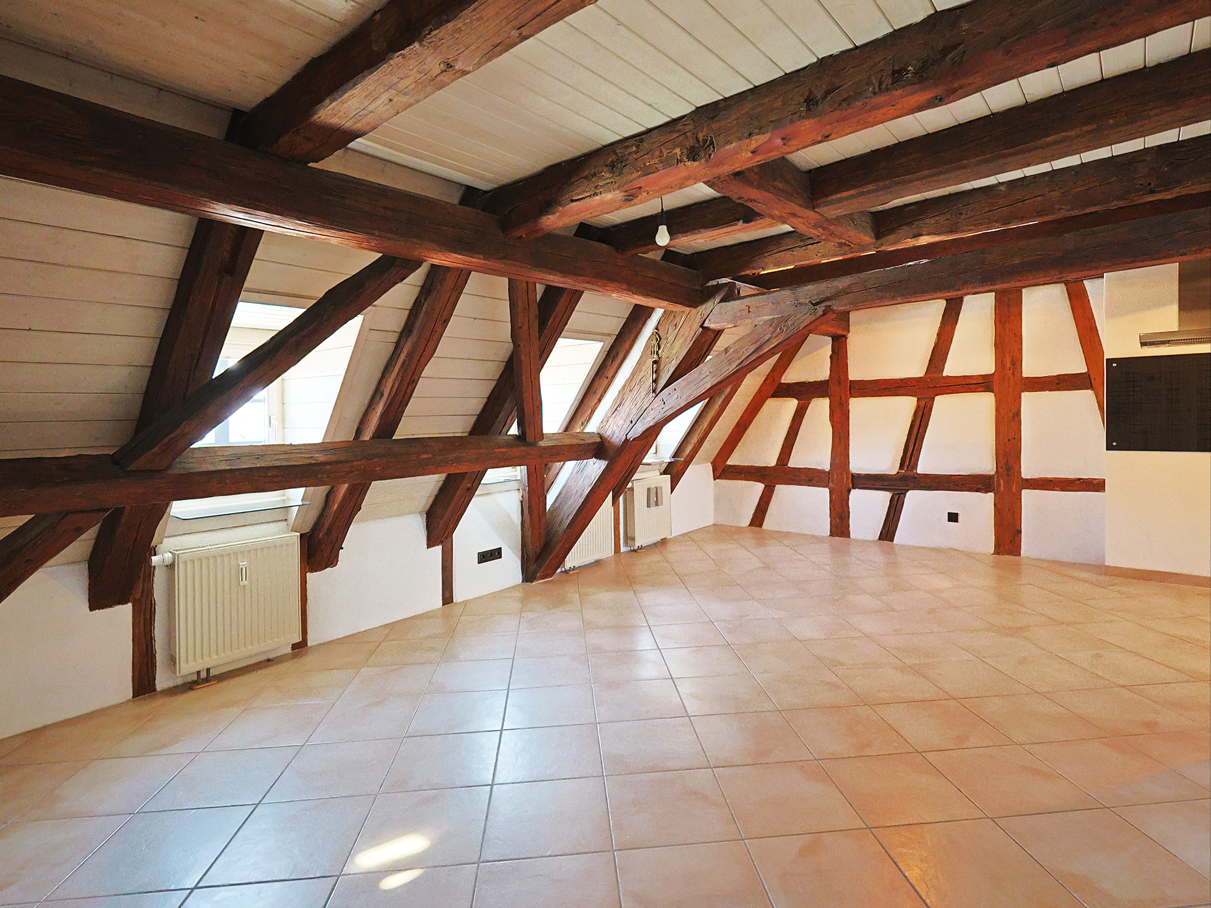Große, sanierte Maisonette-Wohnung im Fachwerkhaus