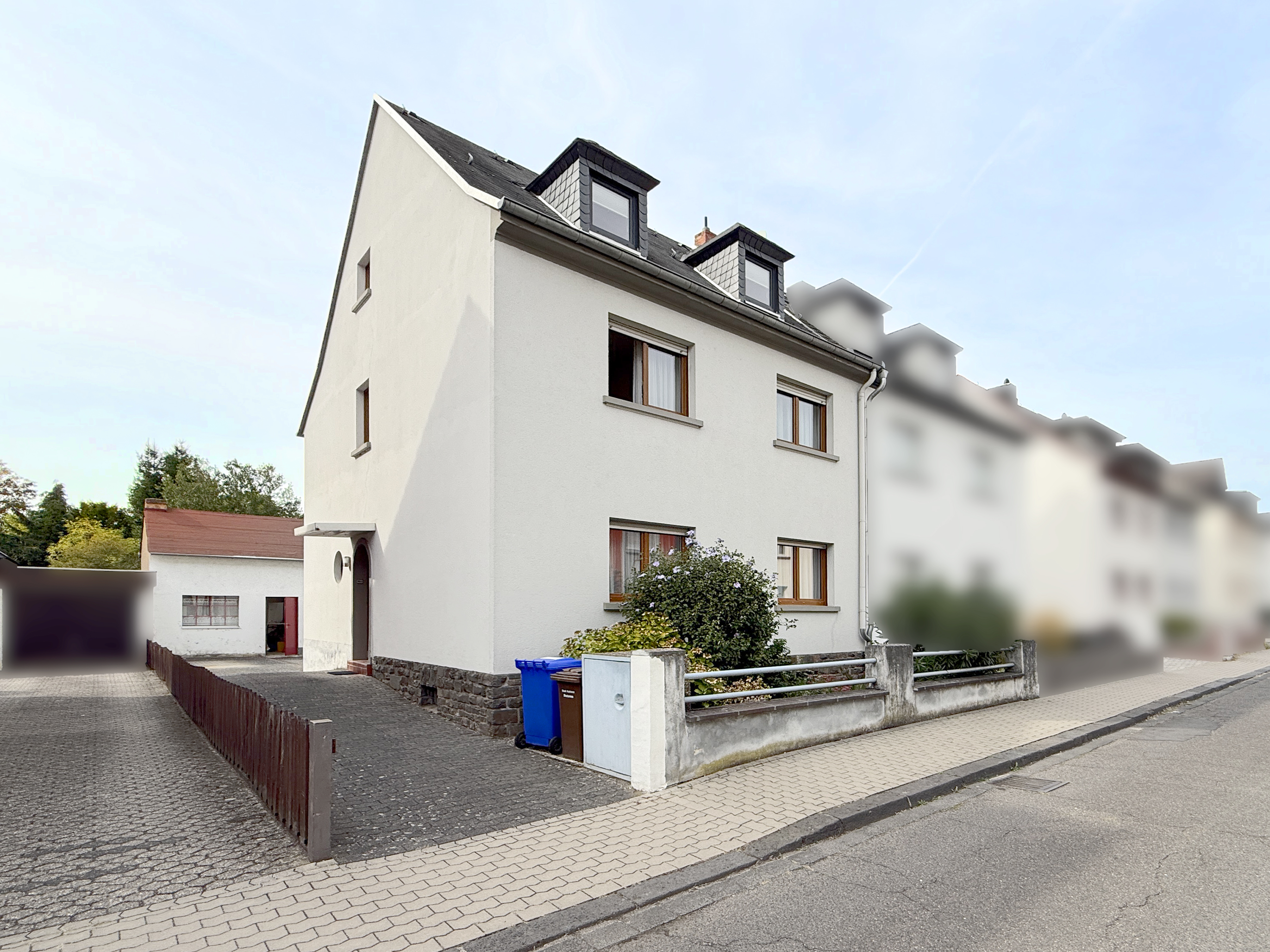 Solide Doppelhaushälfte in begehrter Koblenzer Wohnlage