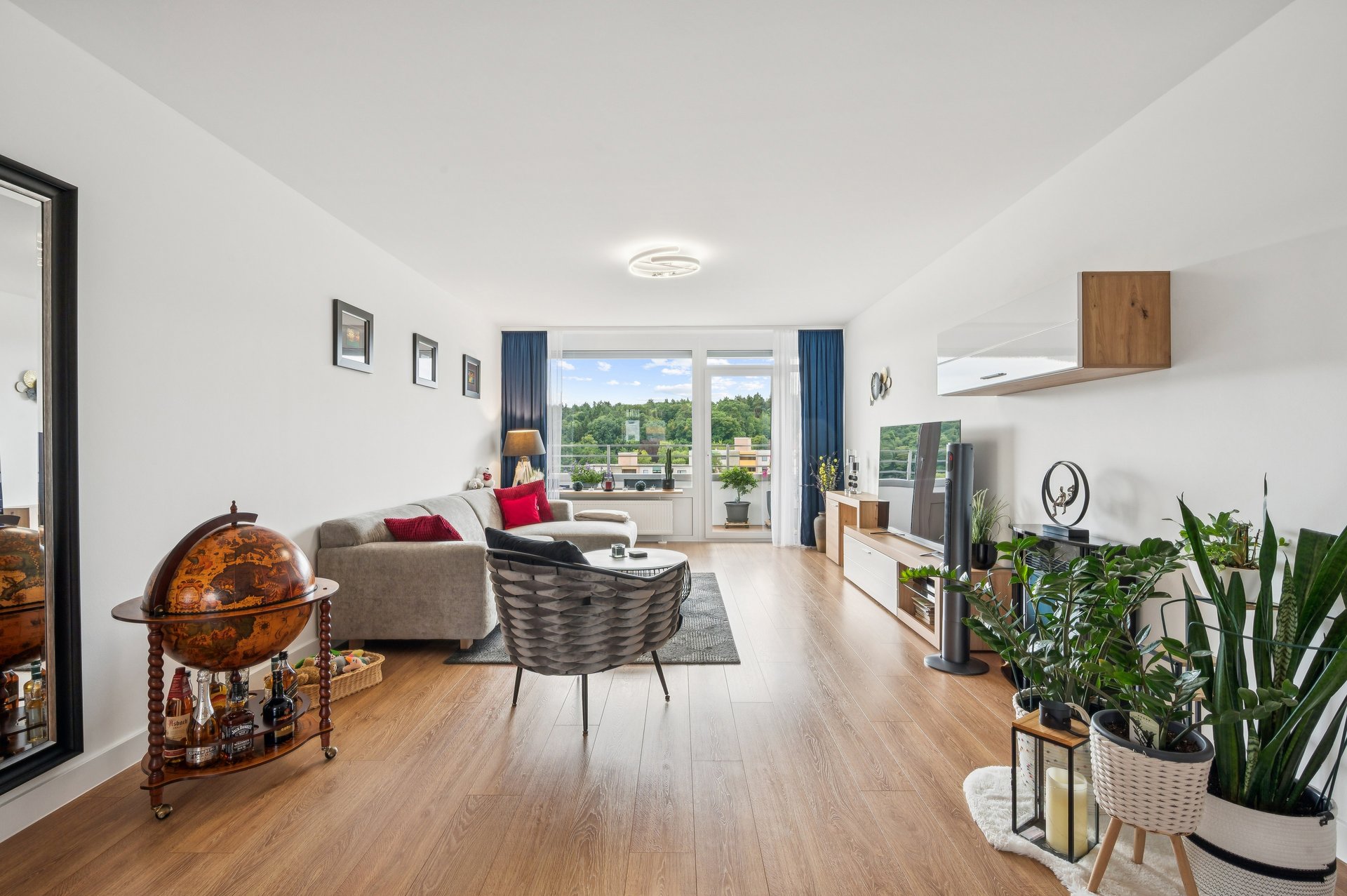 Move-in-ready modern 3-room apartment in Oberursel with balcony and underground parking space