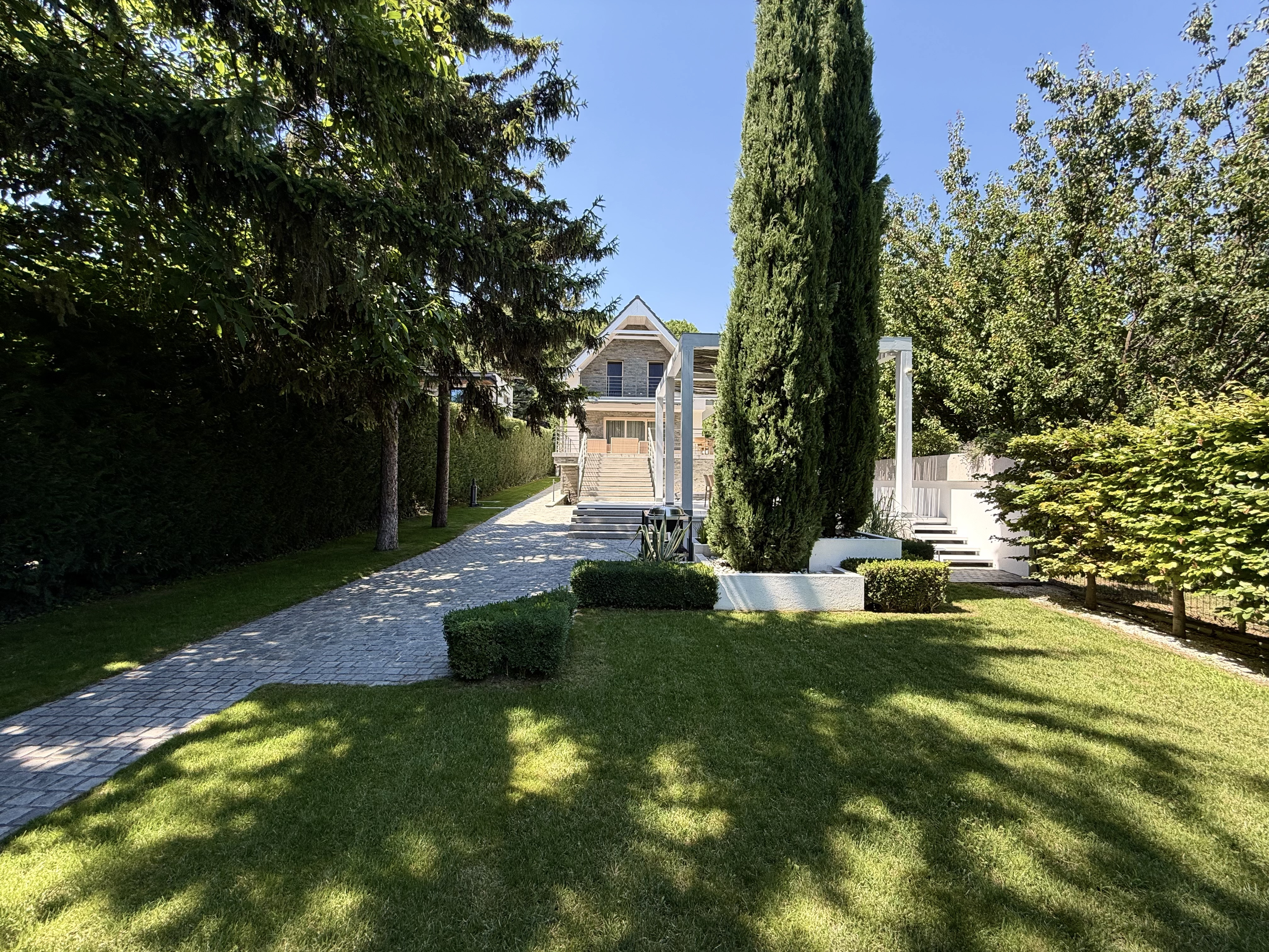 Charming family home next to the Tihany yacht marina