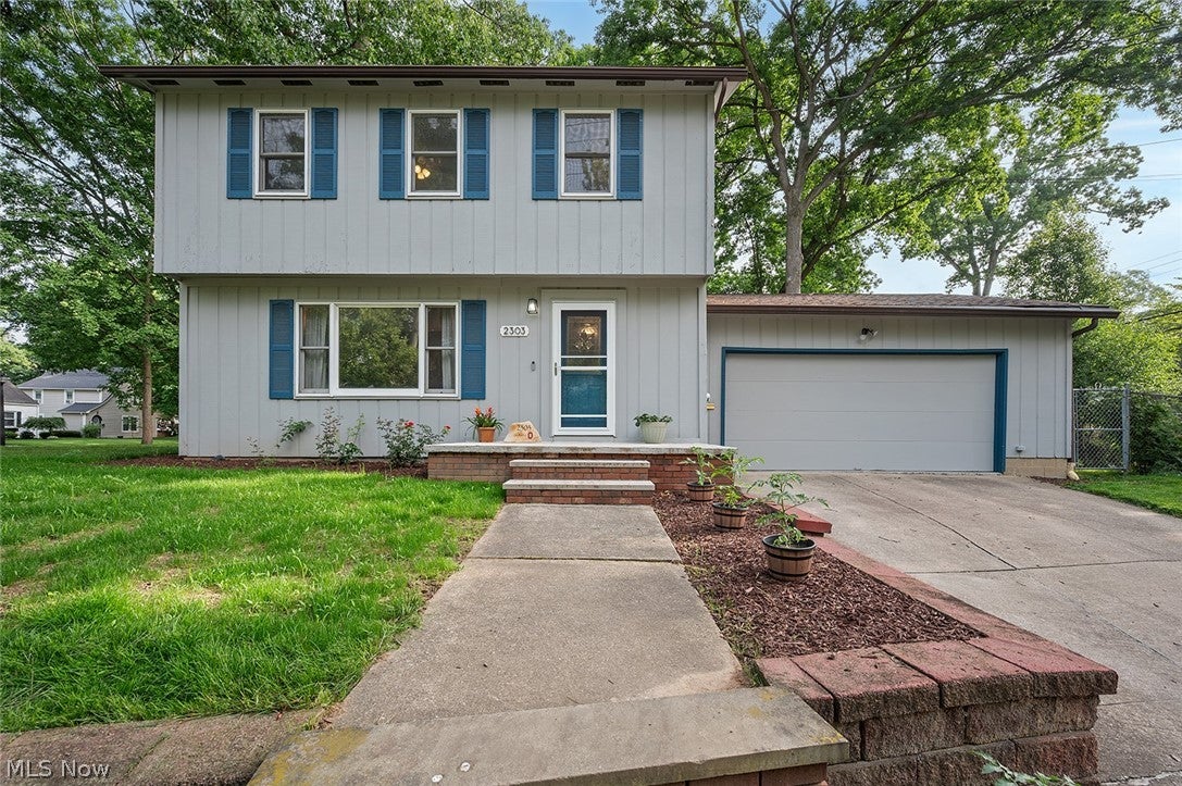 Updated Colonial in Cuyahoga Falls