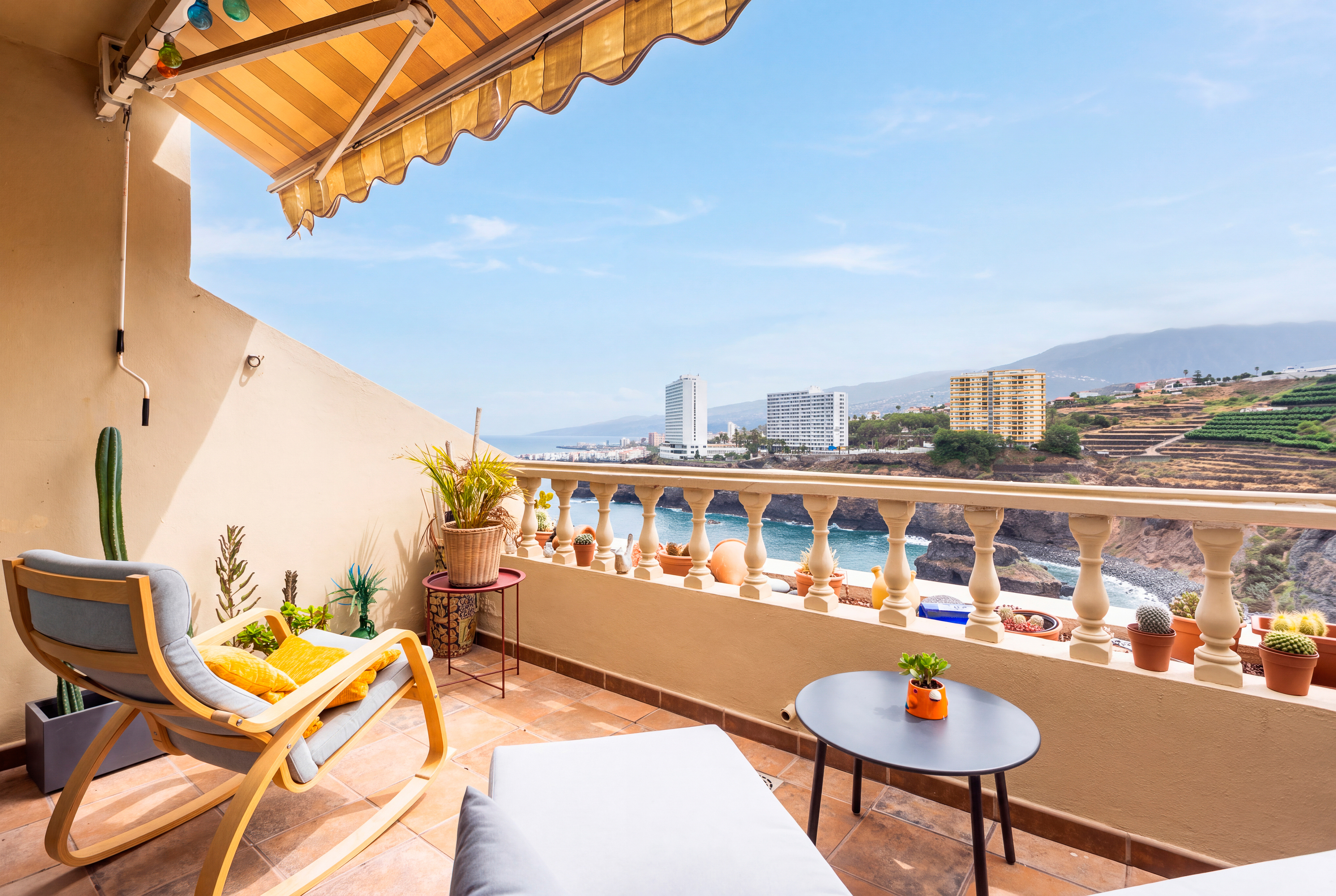 Coastal apartment with sea views and a private terrace in Los Realejos