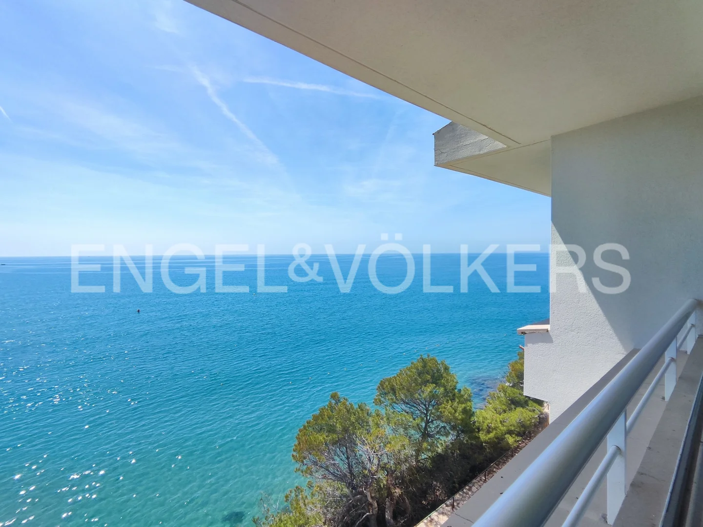 Incredible apartment with direct views of the sea
