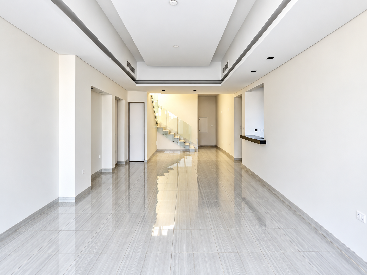 Spacious Layout | Single Row | Closed Kitchen