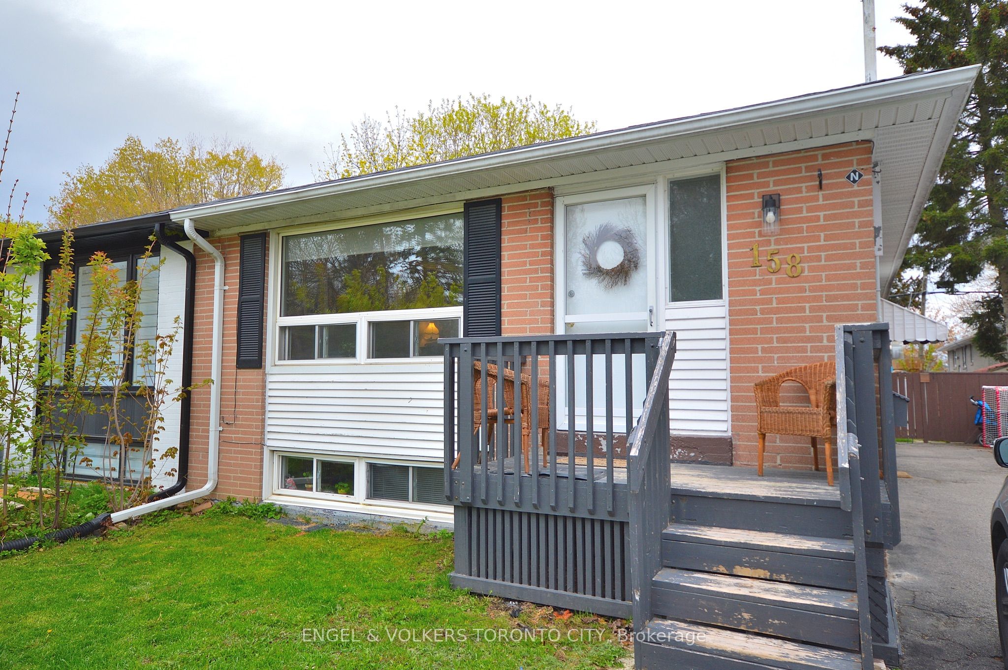 Beautiful 3 Bedroom Main Floor Apartment