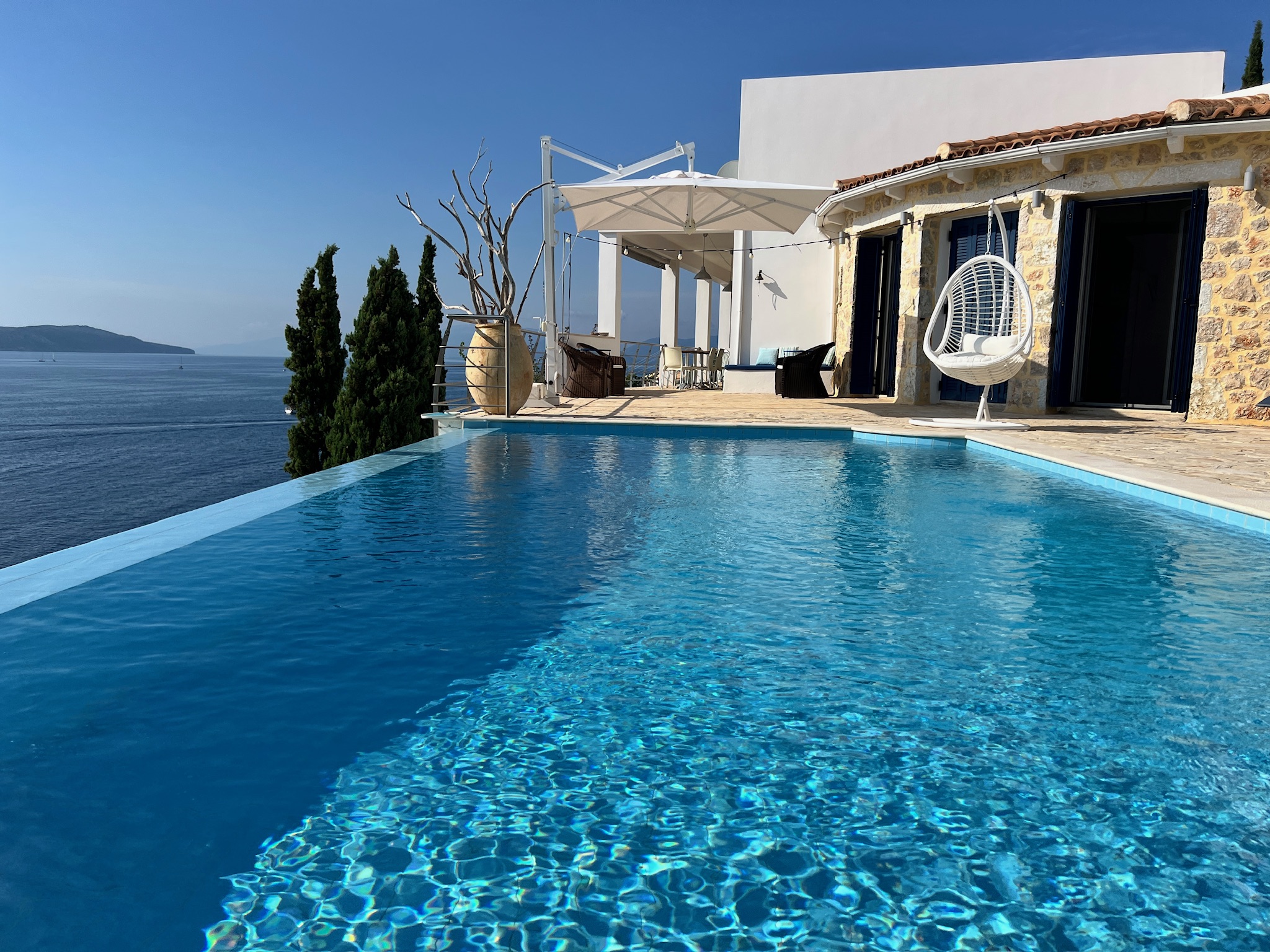 Zwei Strandvillen mit privatem Meerzugang und Pools in Sivota, Lefkada