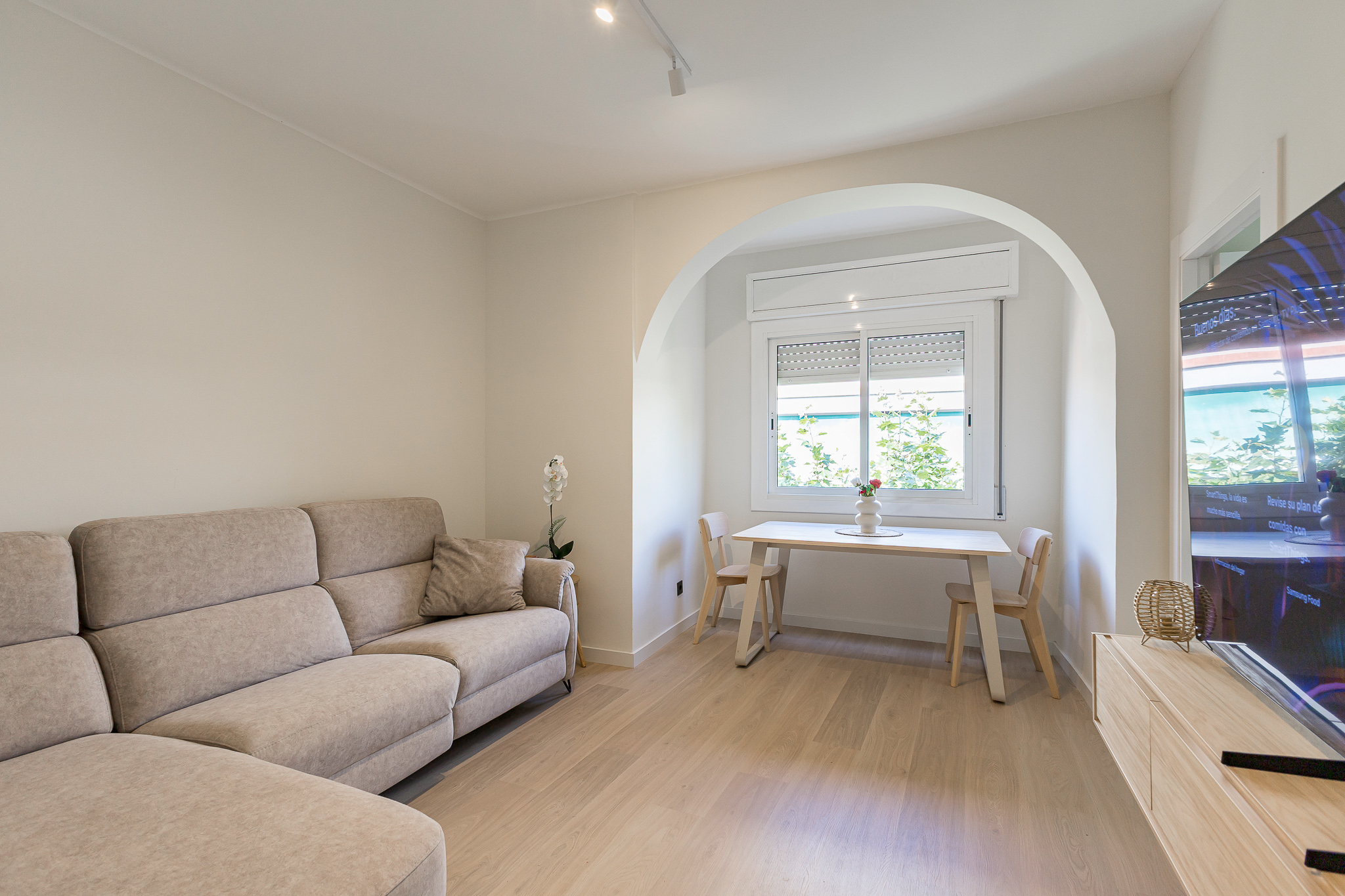 Bright 3-bedroom apartment in downtown Esplugues