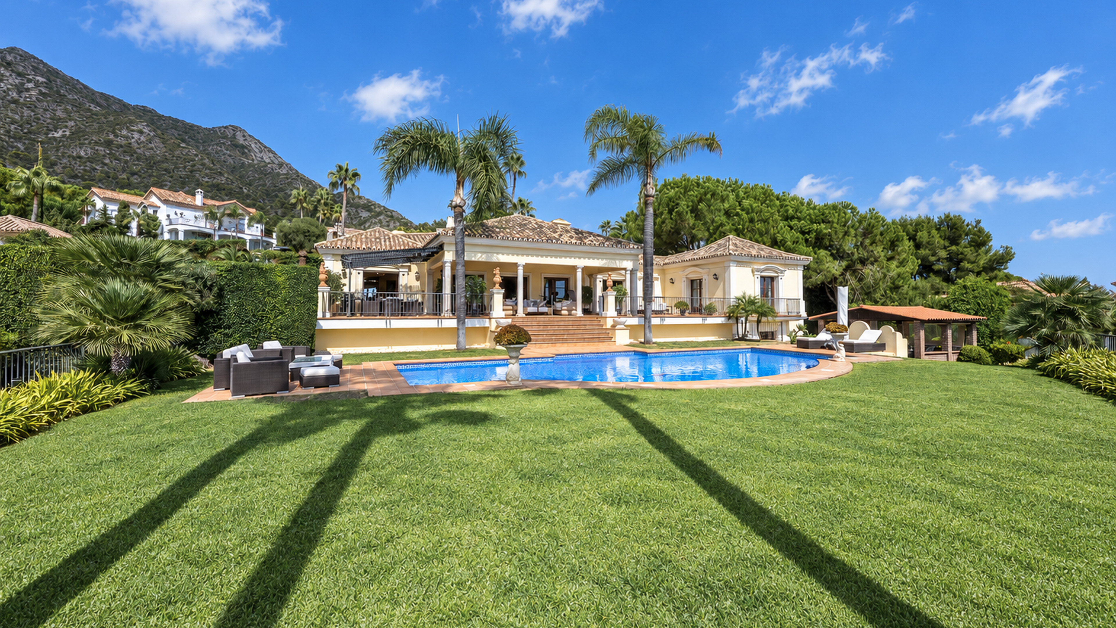 Außergewöhnliche Mansion mit Meerblick in den prestigeträchtigen Höhenlagen von Sierra Blanca