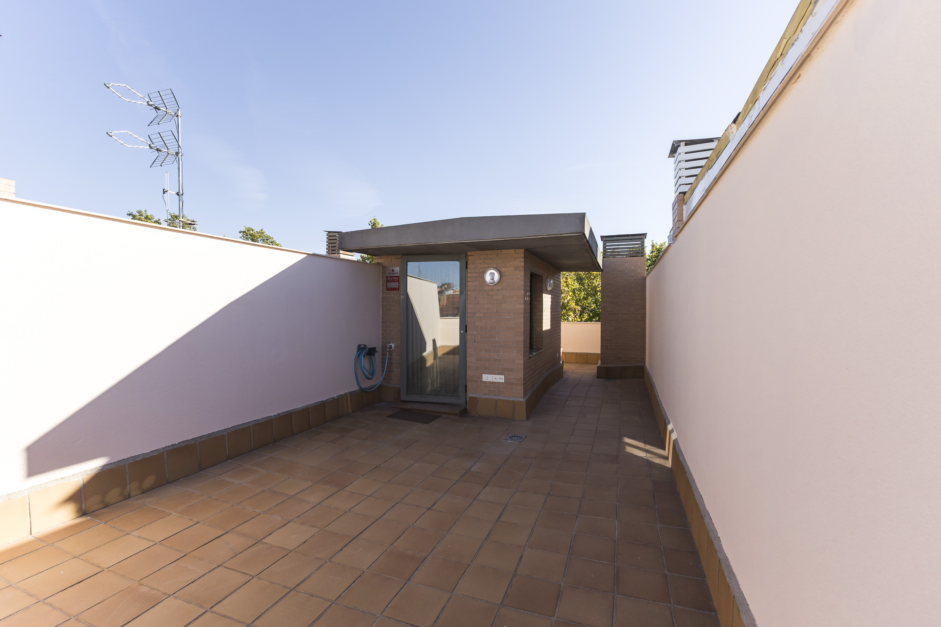 Penthouse with parking space, pool, and storage room