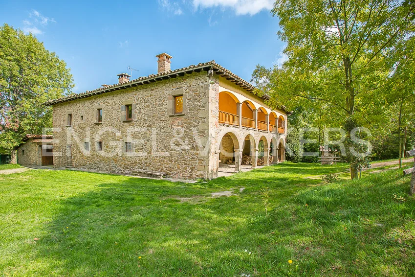 Representative Catalan country house in exclusive zone in Rupit