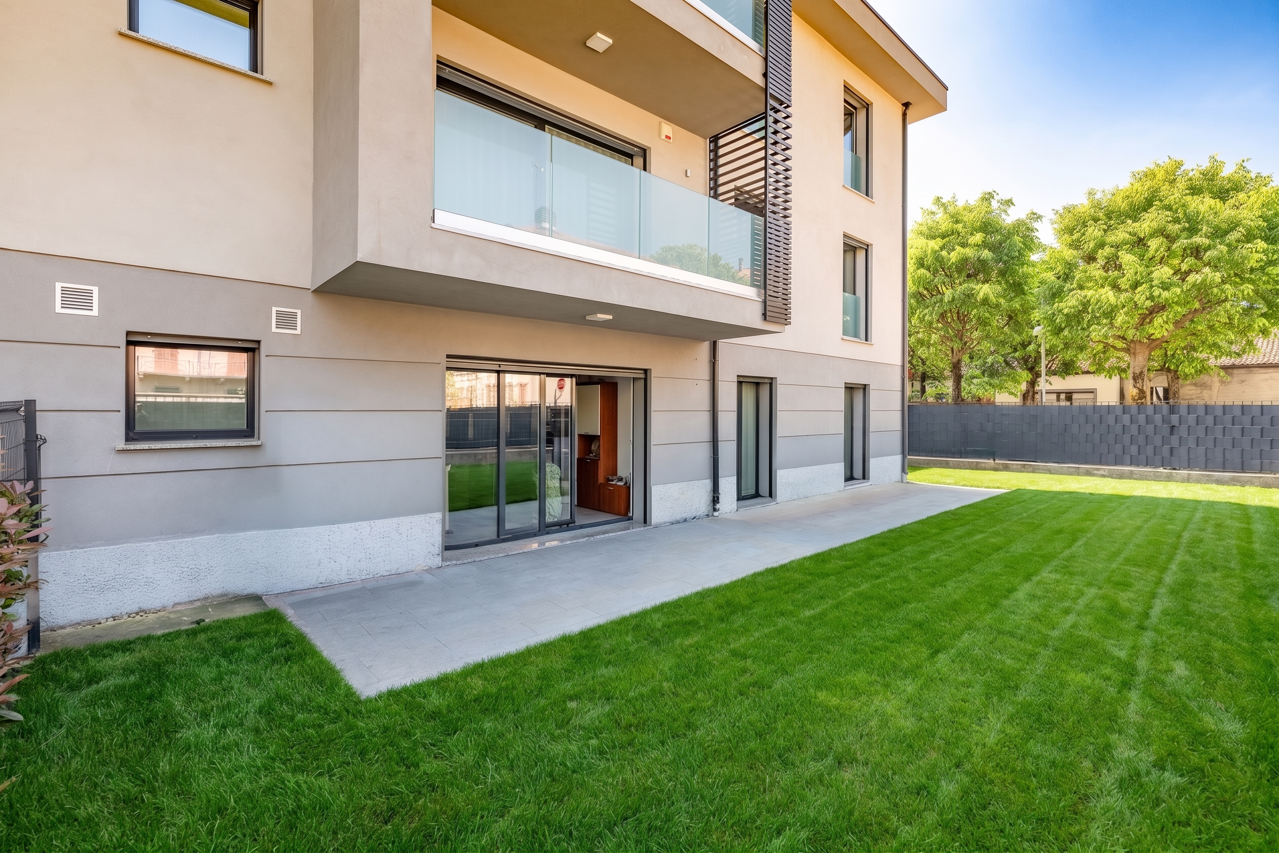 Newly built apartment with garden