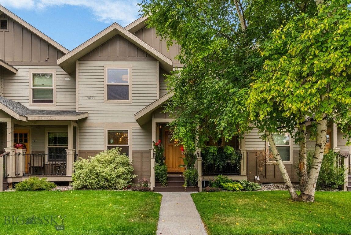 Beautifully Updated Cattail Creek Condominium