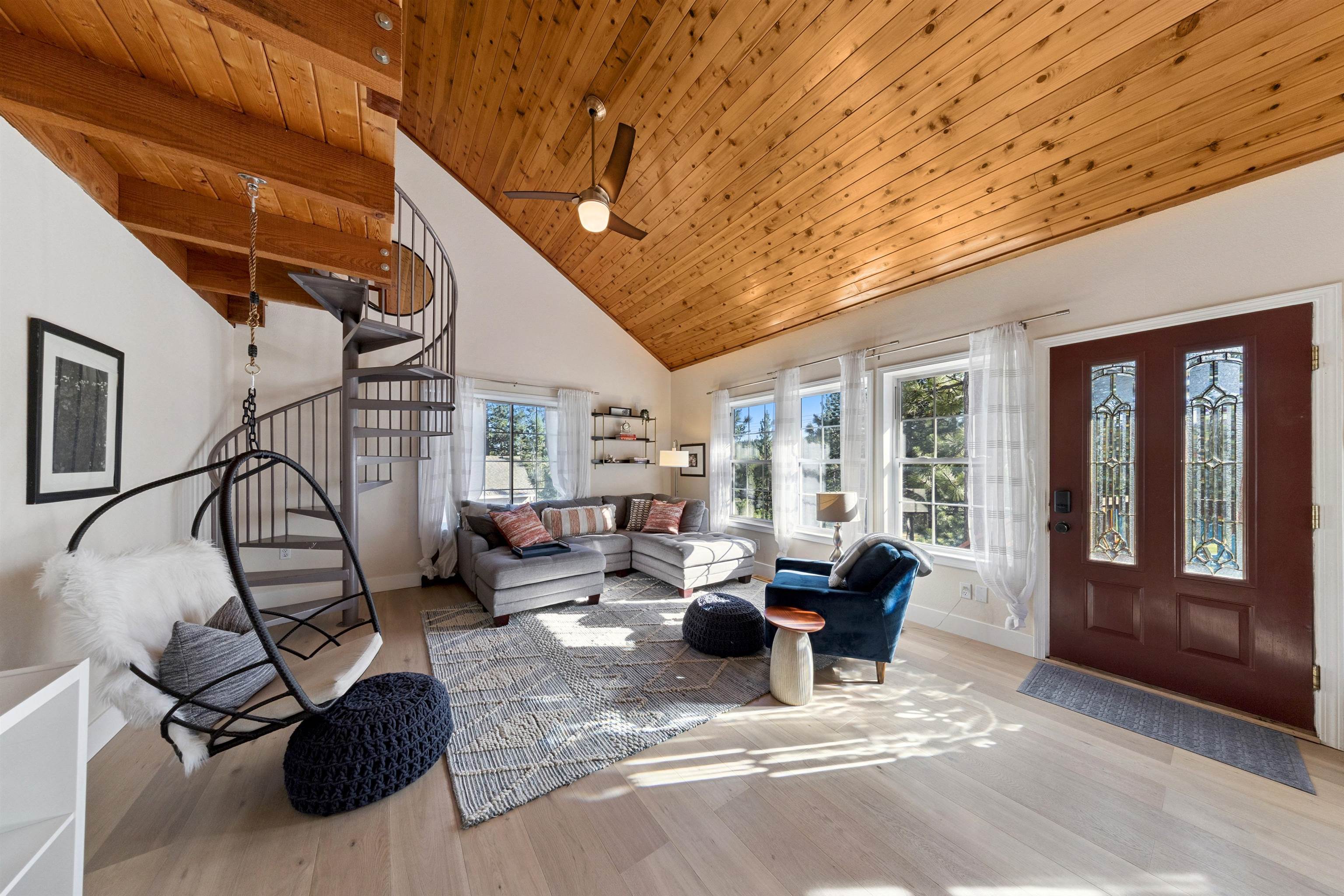 Mountain Views. Modern Style. Outdoor Lifestyle.
